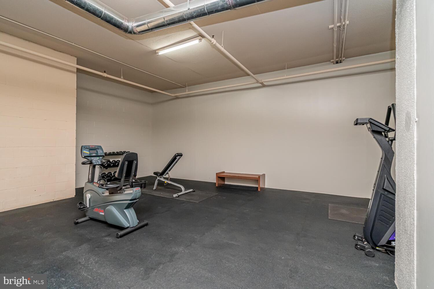 SKYLINE HOUSE - Residential