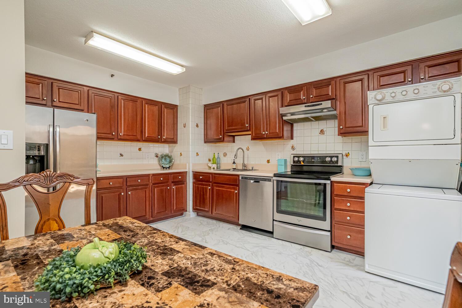 SKYLINE HOUSE - Residential