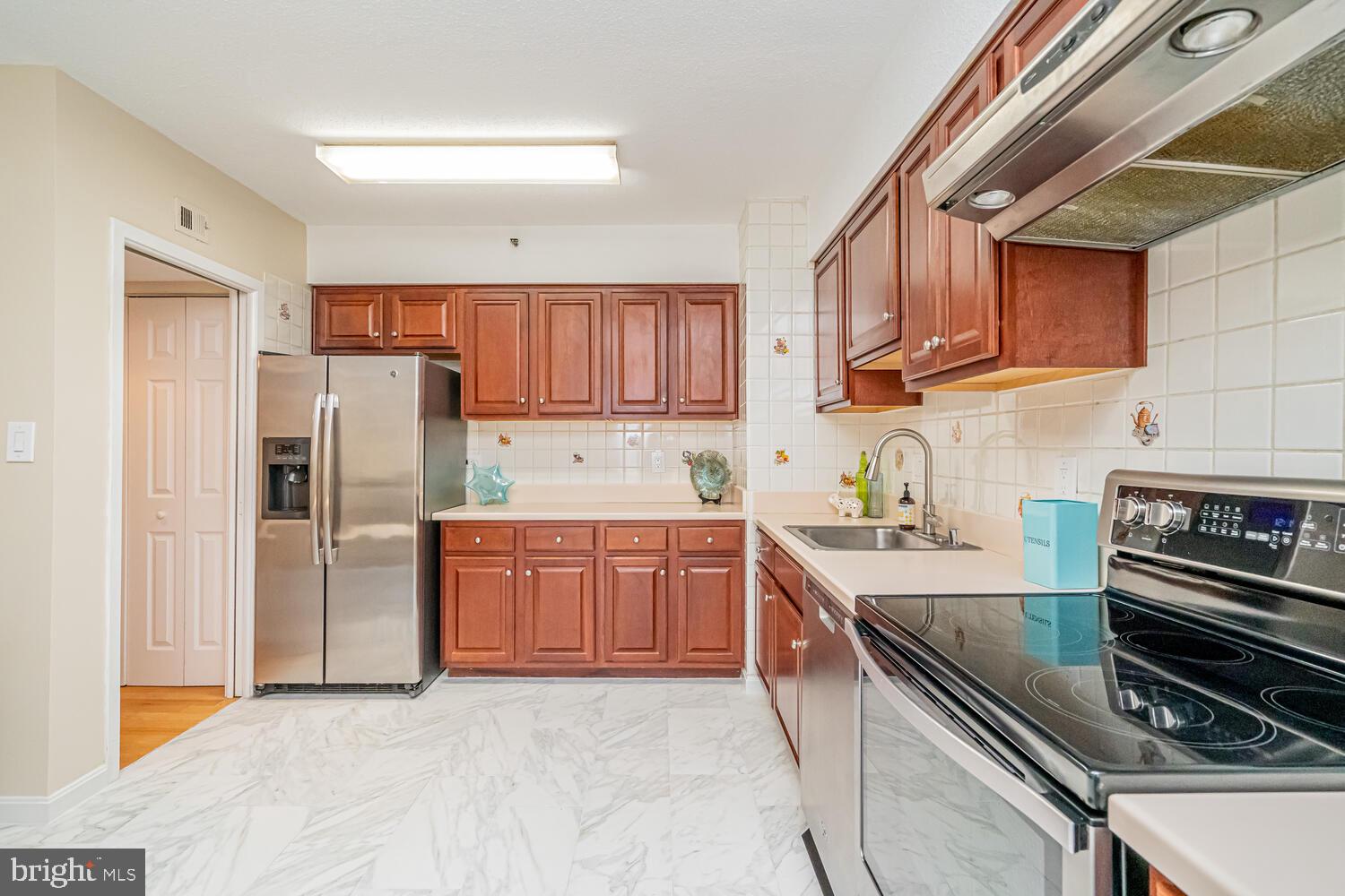 SKYLINE HOUSE - Residential