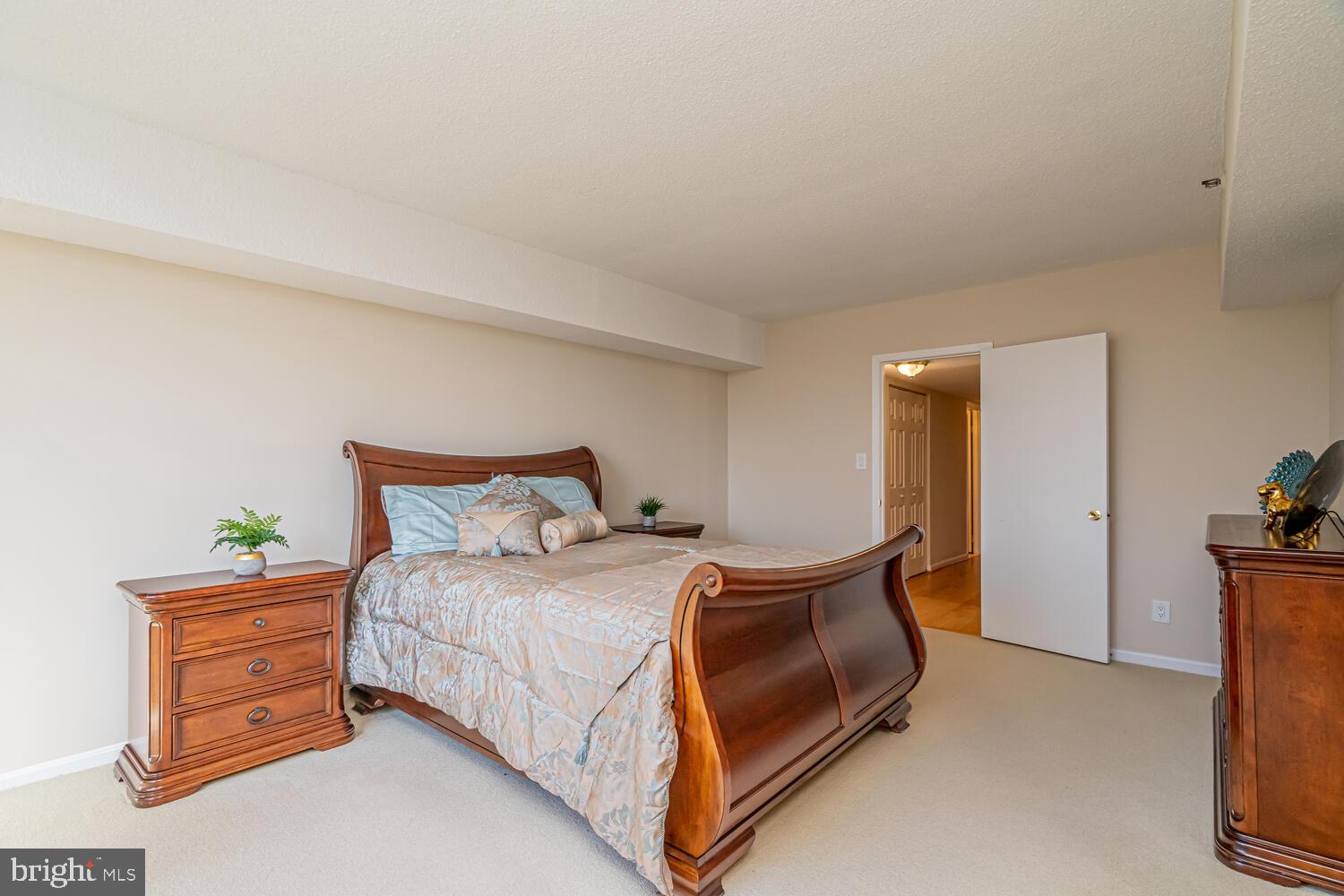 SKYLINE HOUSE - Residential