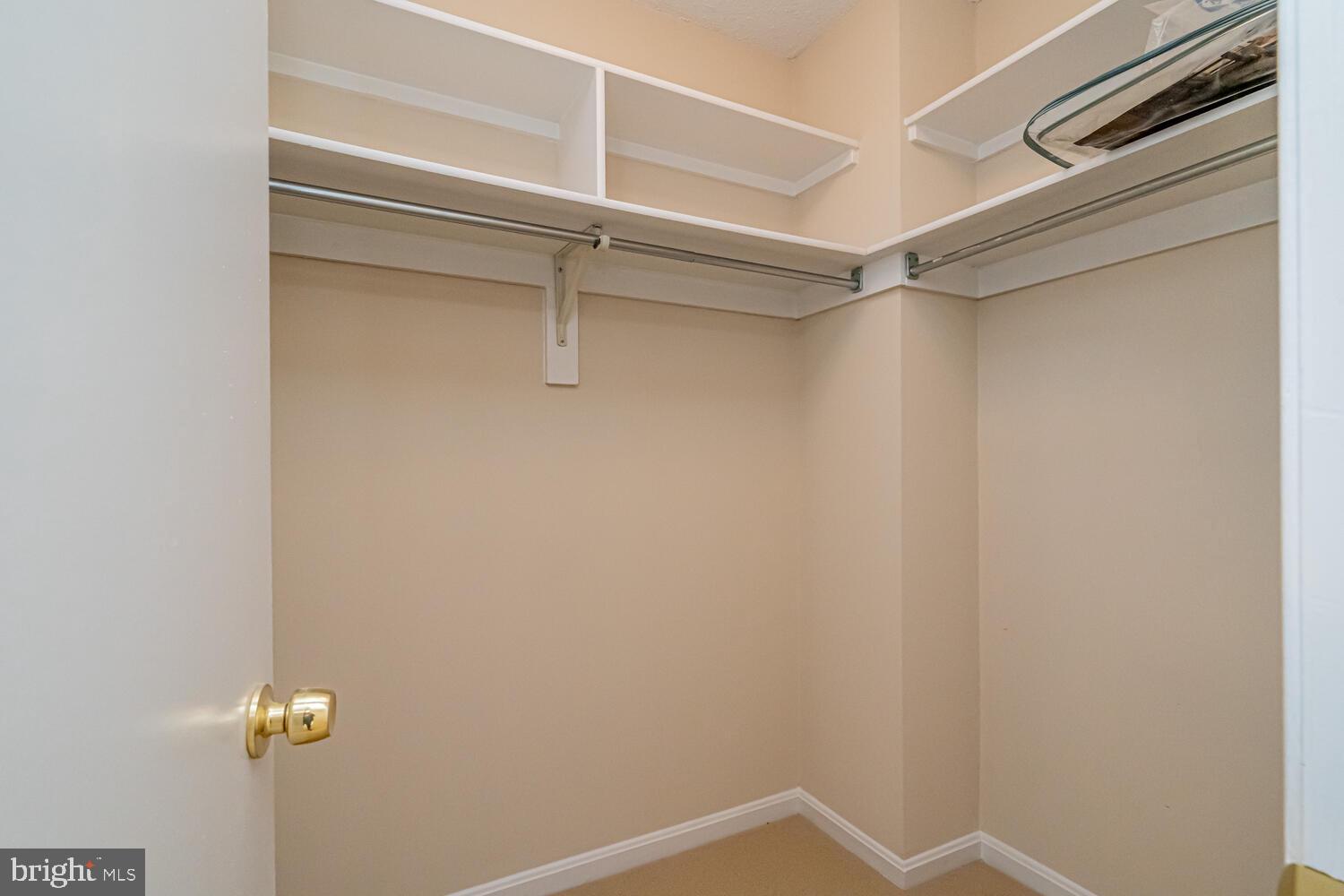 SKYLINE HOUSE - Residential