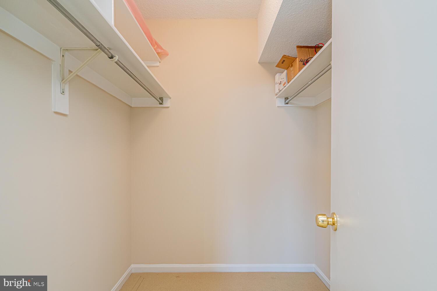 SKYLINE HOUSE - Residential