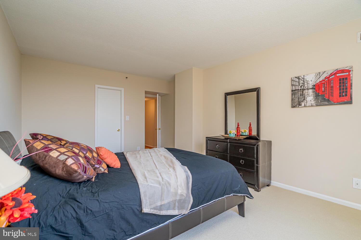 SKYLINE HOUSE - Residential