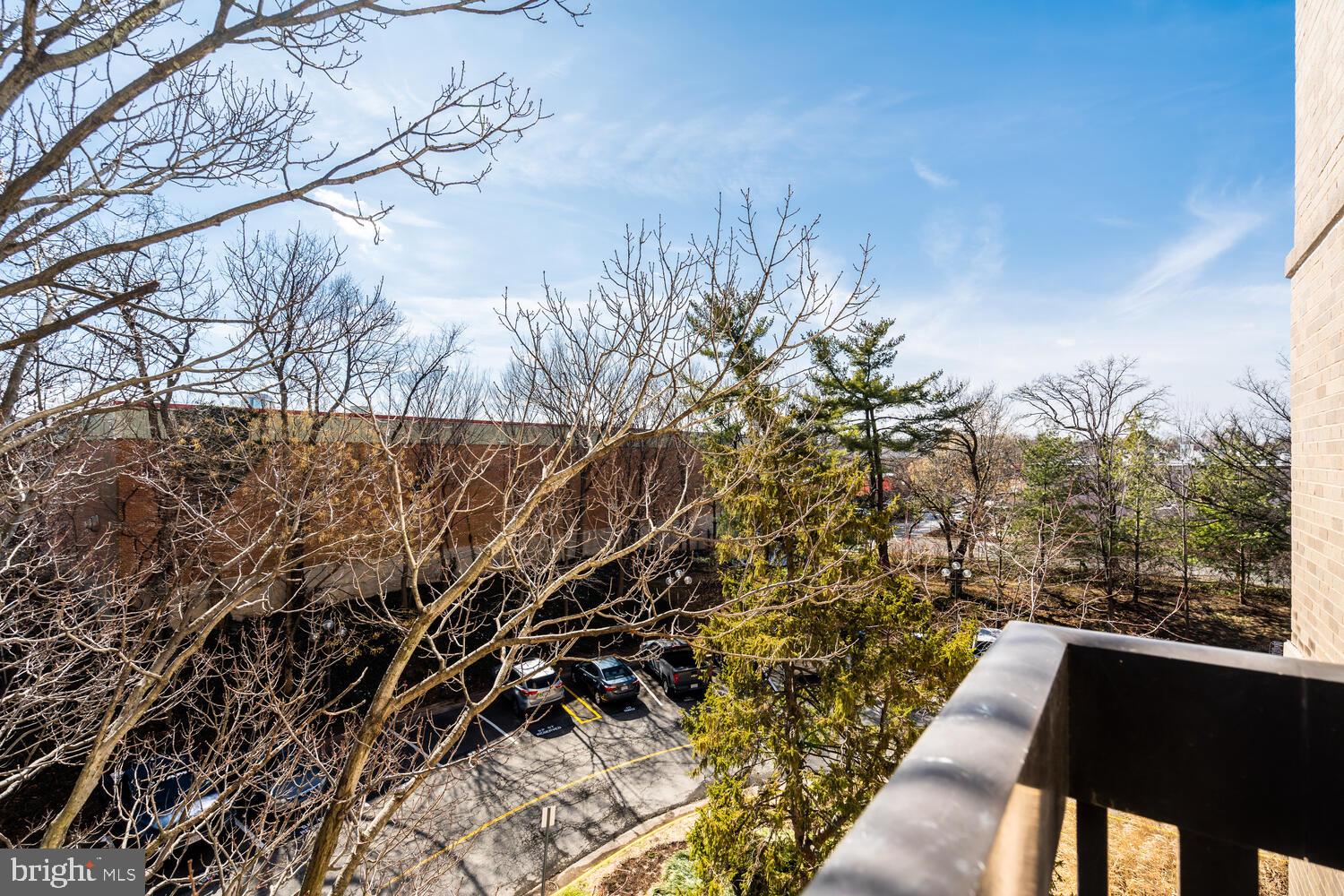 SKYLINE HOUSE - Residential