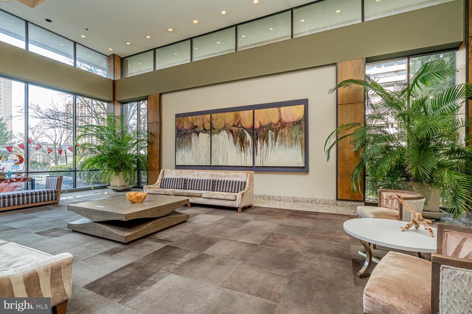 SKYLINE HOUSE - Residential