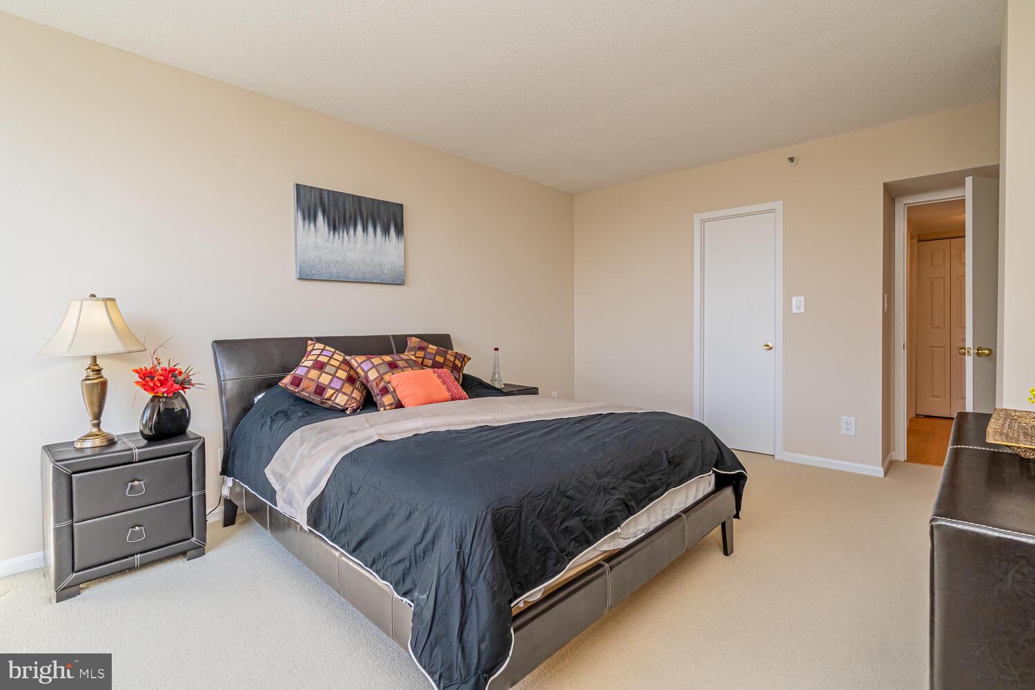 SKYLINE HOUSE - Residential