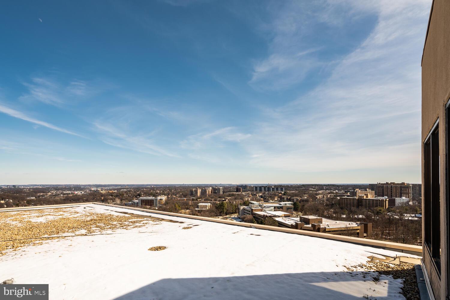 SKYLINE HOUSE - Residential