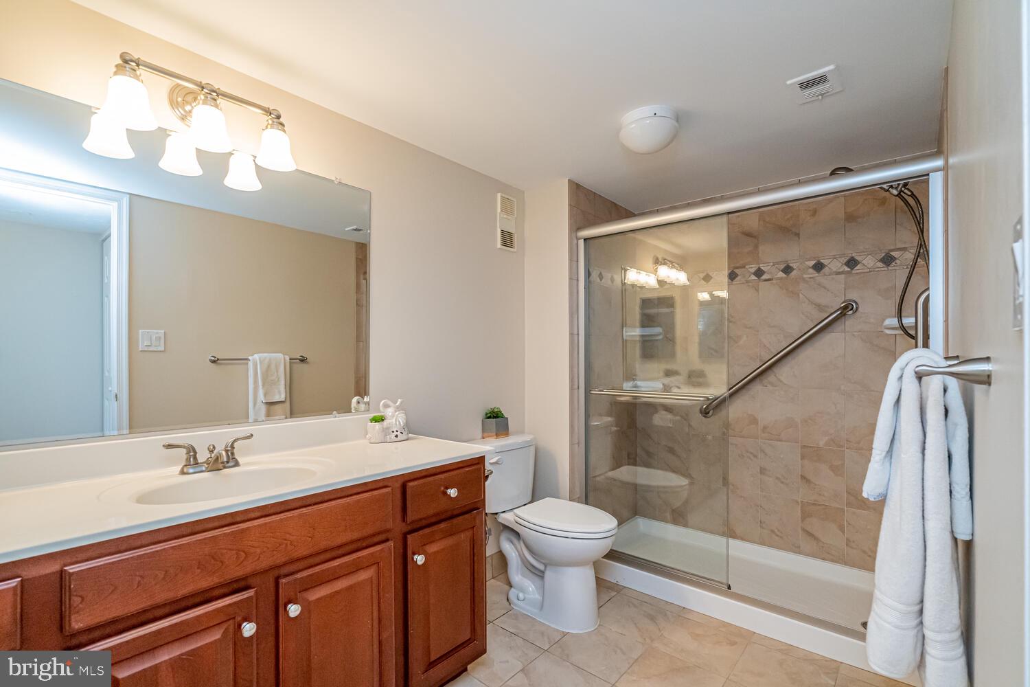 SKYLINE HOUSE - Residential