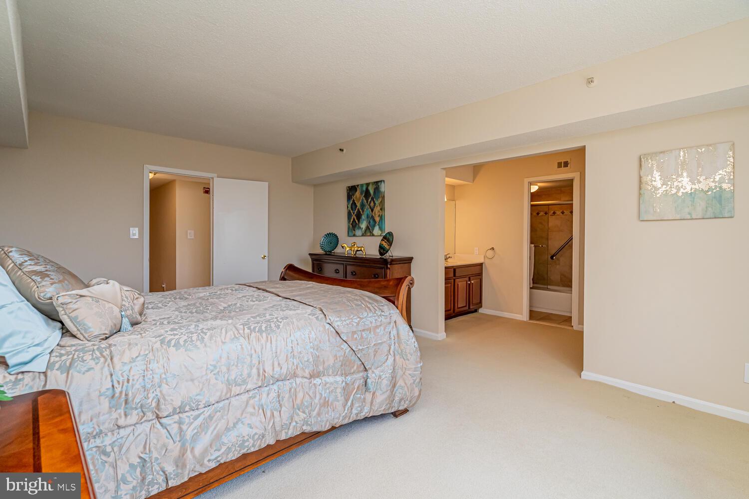 SKYLINE HOUSE - Residential