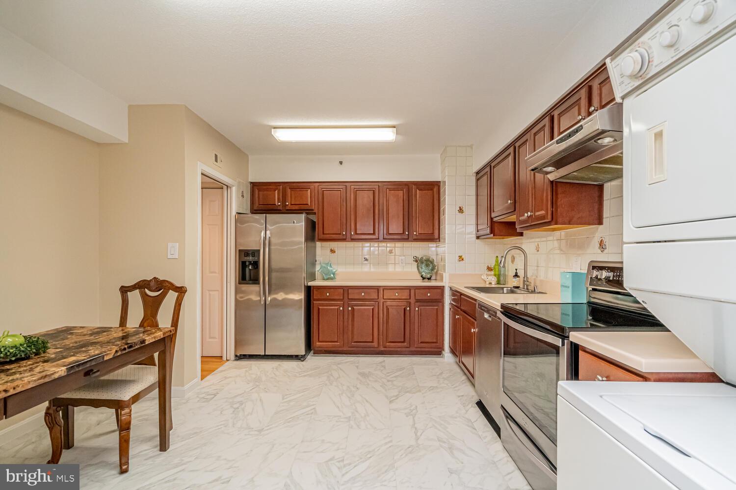 SKYLINE HOUSE - Residential