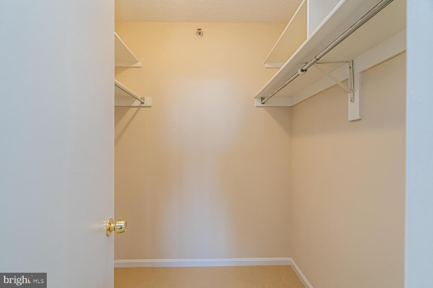 SKYLINE HOUSE - Residential