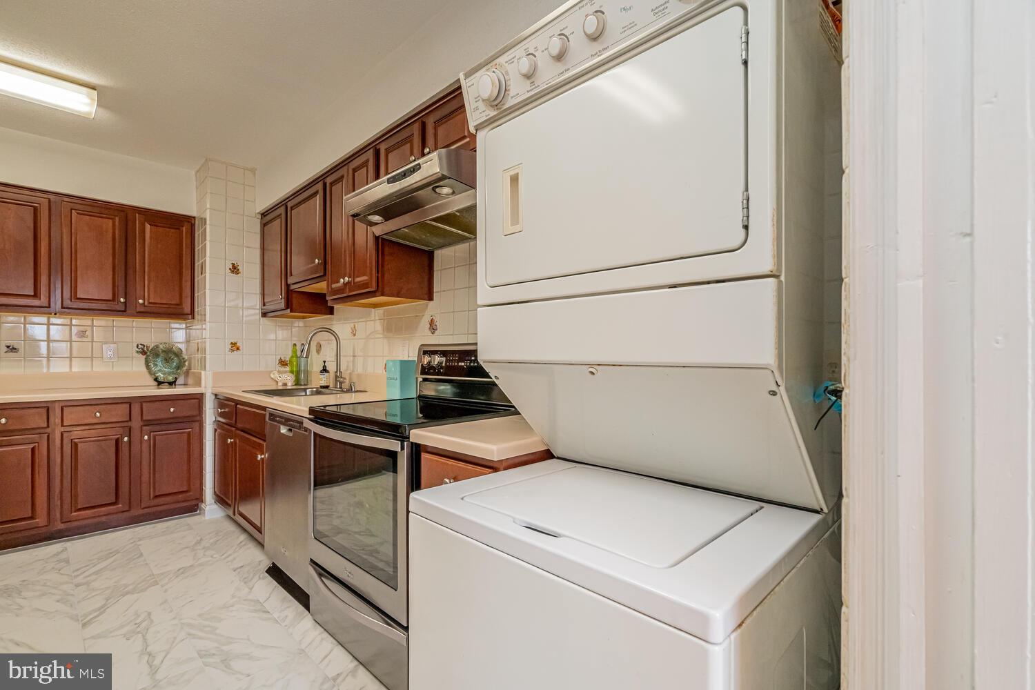 SKYLINE HOUSE - Residential