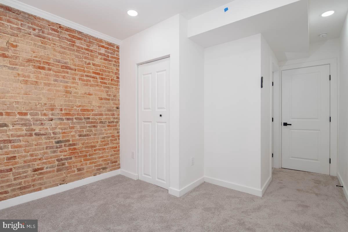 WASHINGTON VILLAGE - Residential