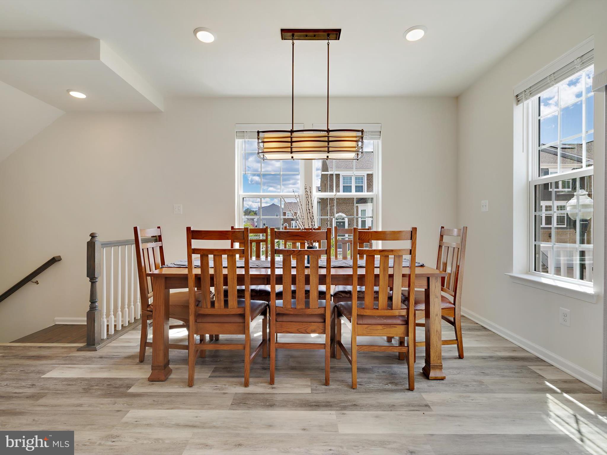 METRO POINTE - Residential