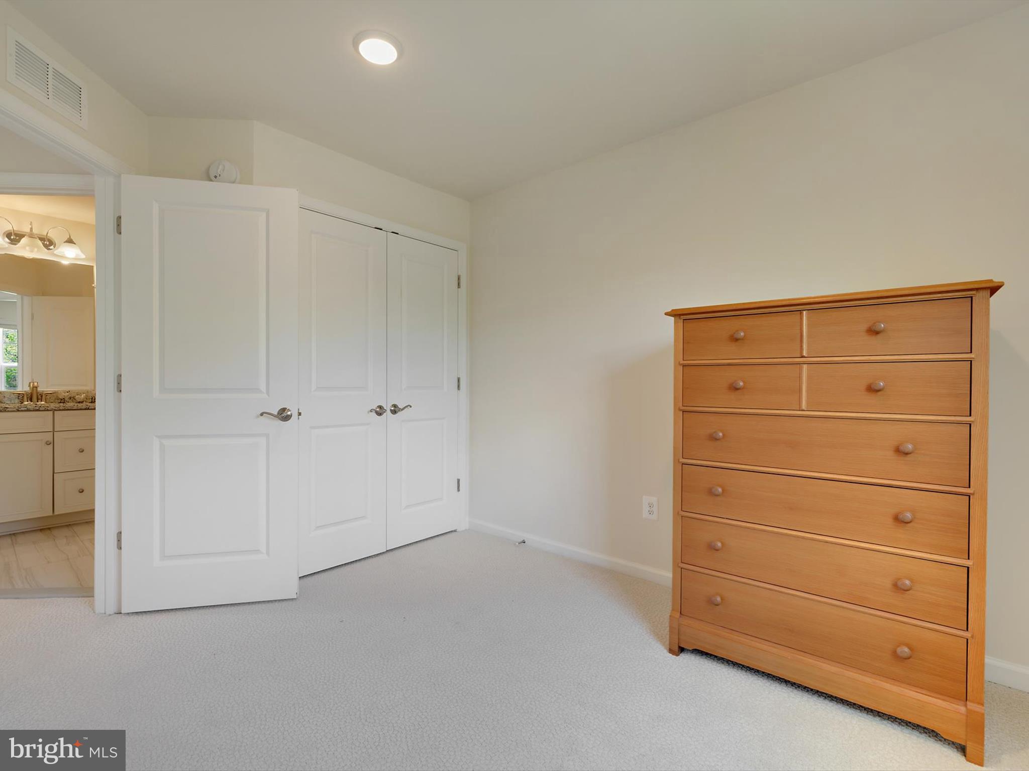 METRO POINTE - Residential