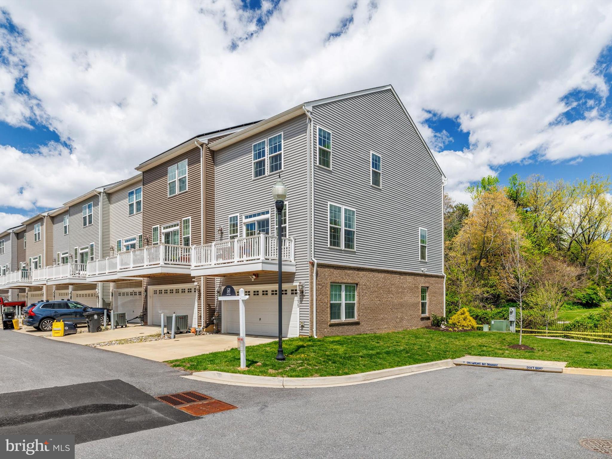 METRO POINTE - Residential