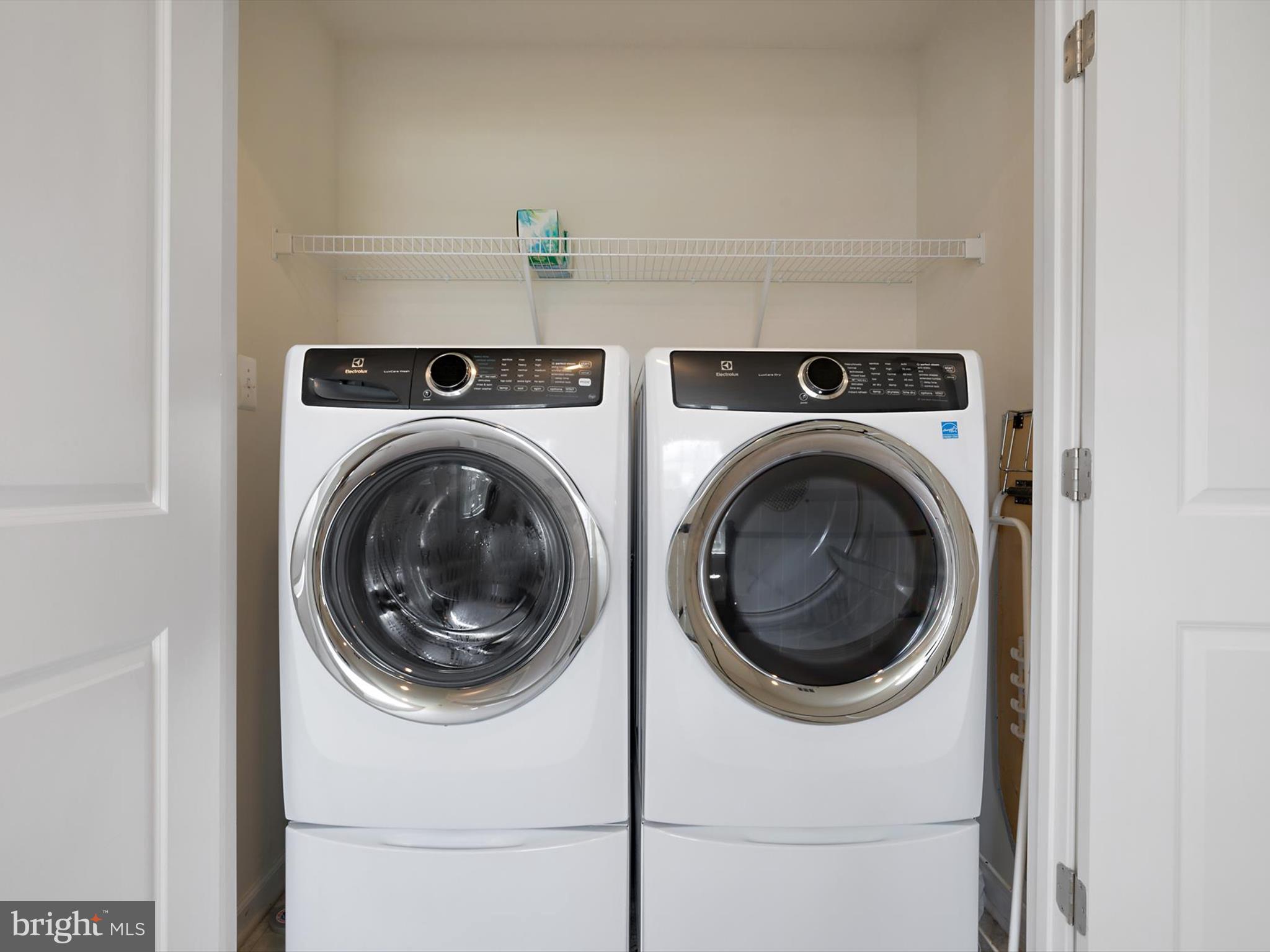 METRO POINTE - Residential