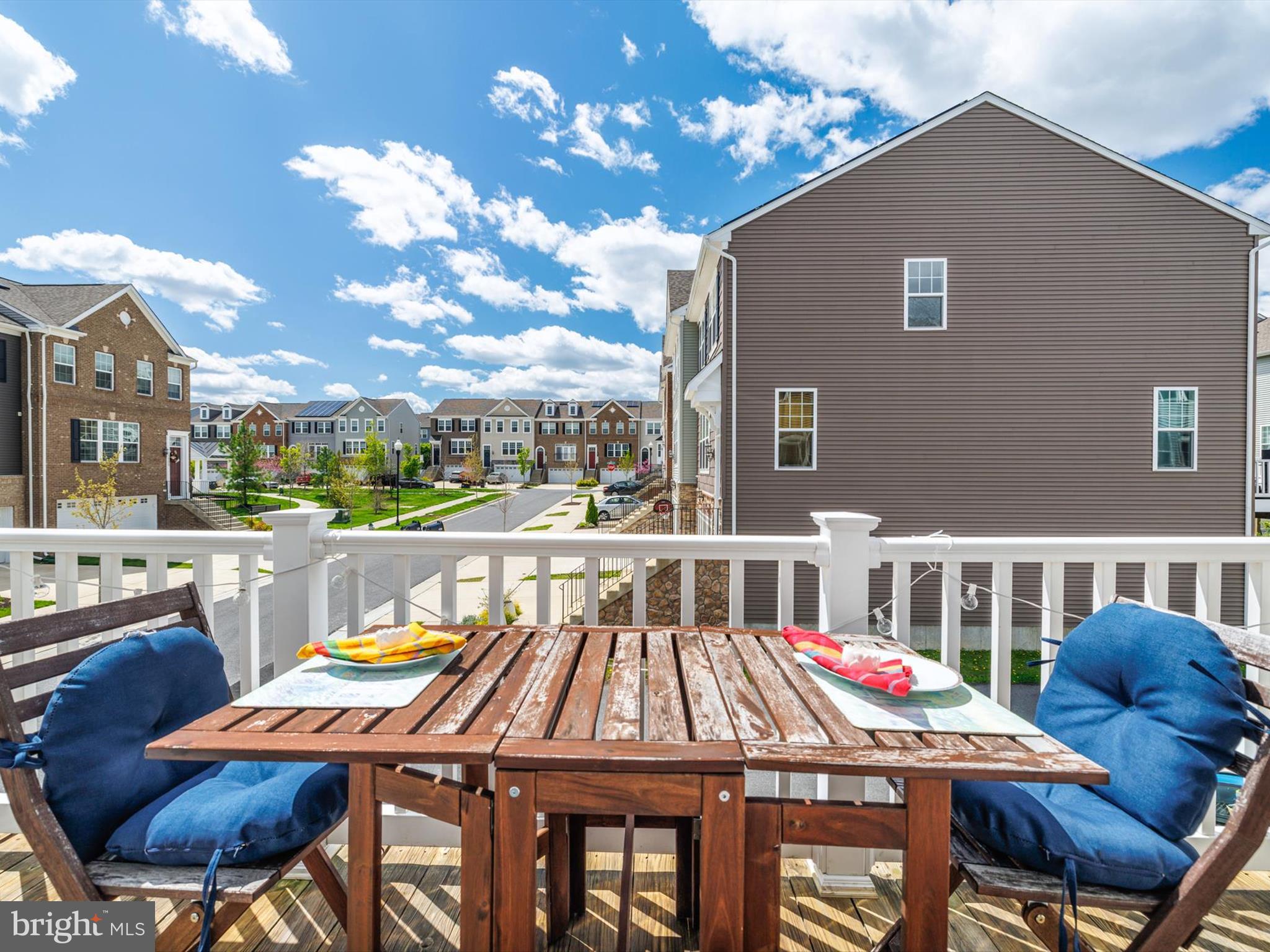 METRO POINTE - Residential