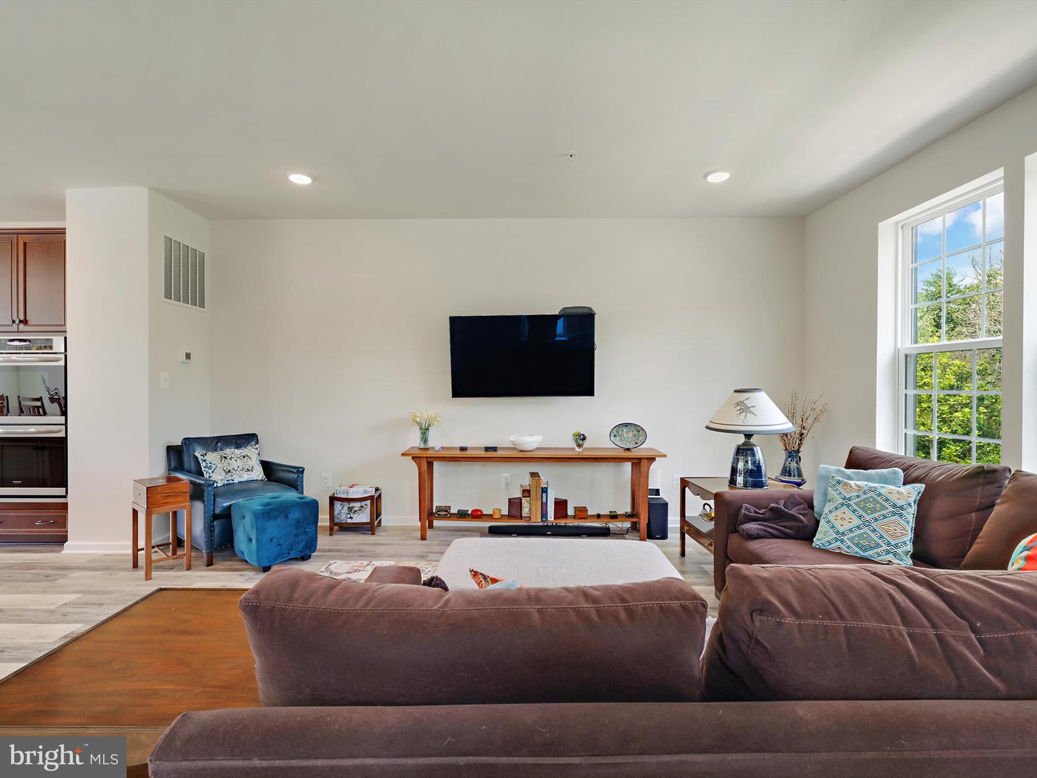 METRO POINTE - Residential