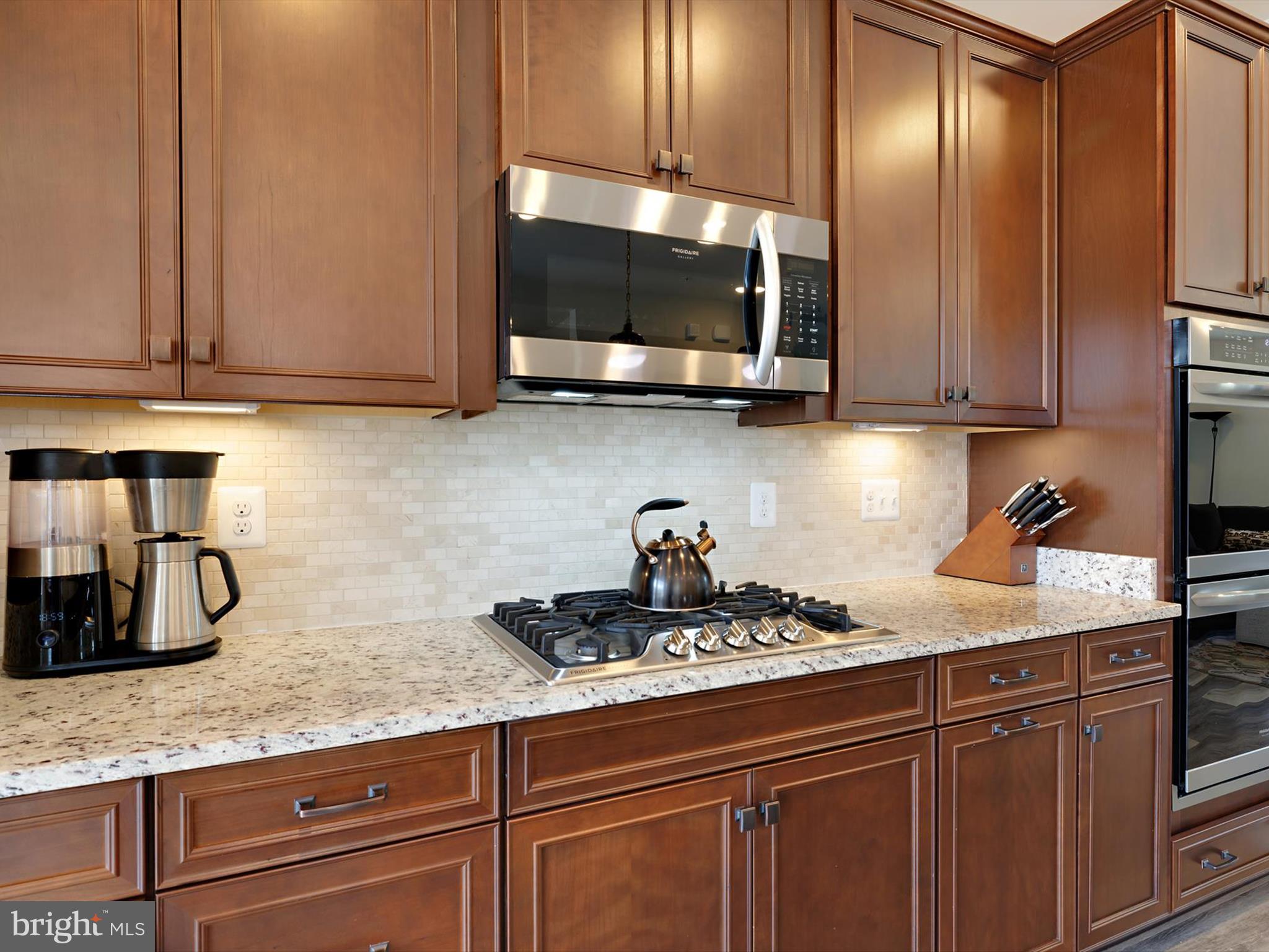 METRO POINTE - Residential