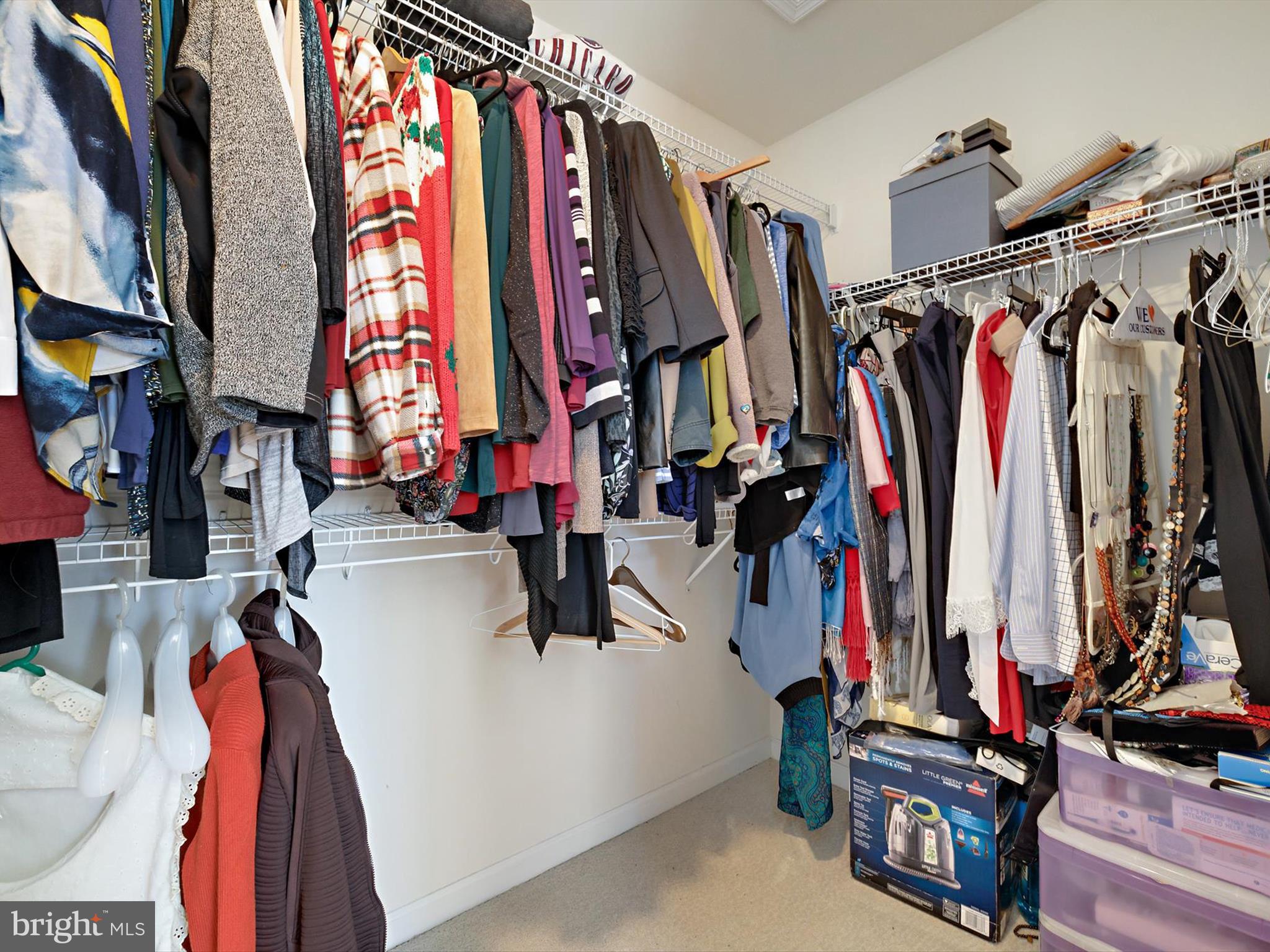 METRO POINTE - Residential