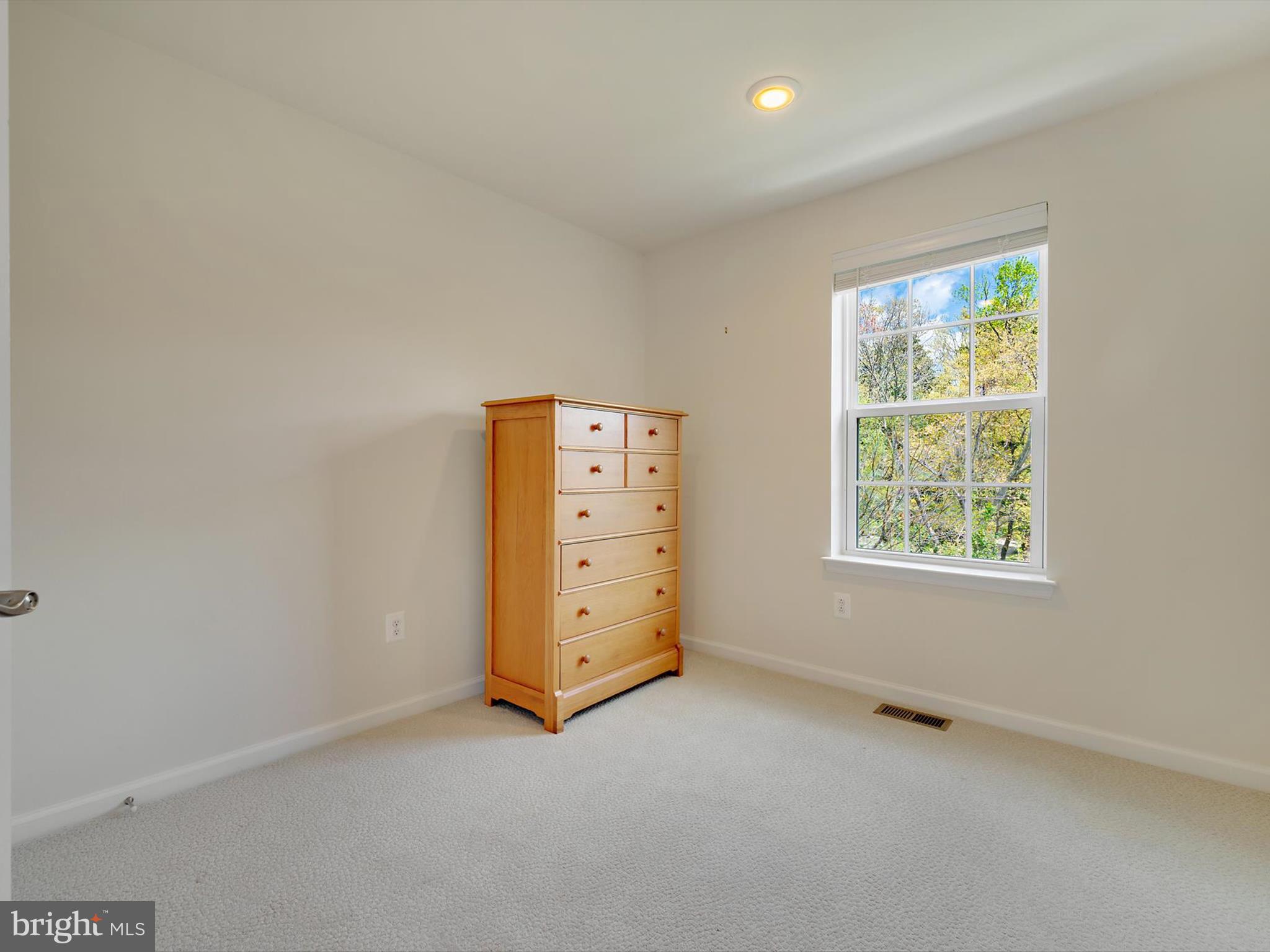 METRO POINTE - Residential