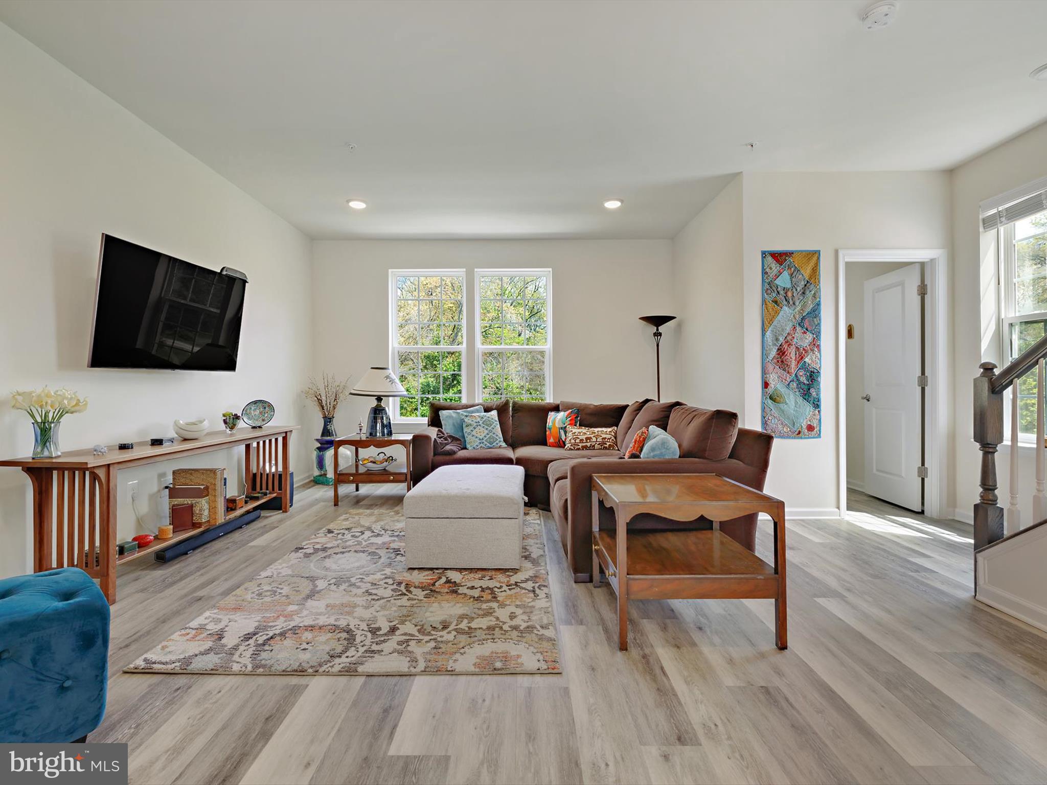 METRO POINTE - Residential