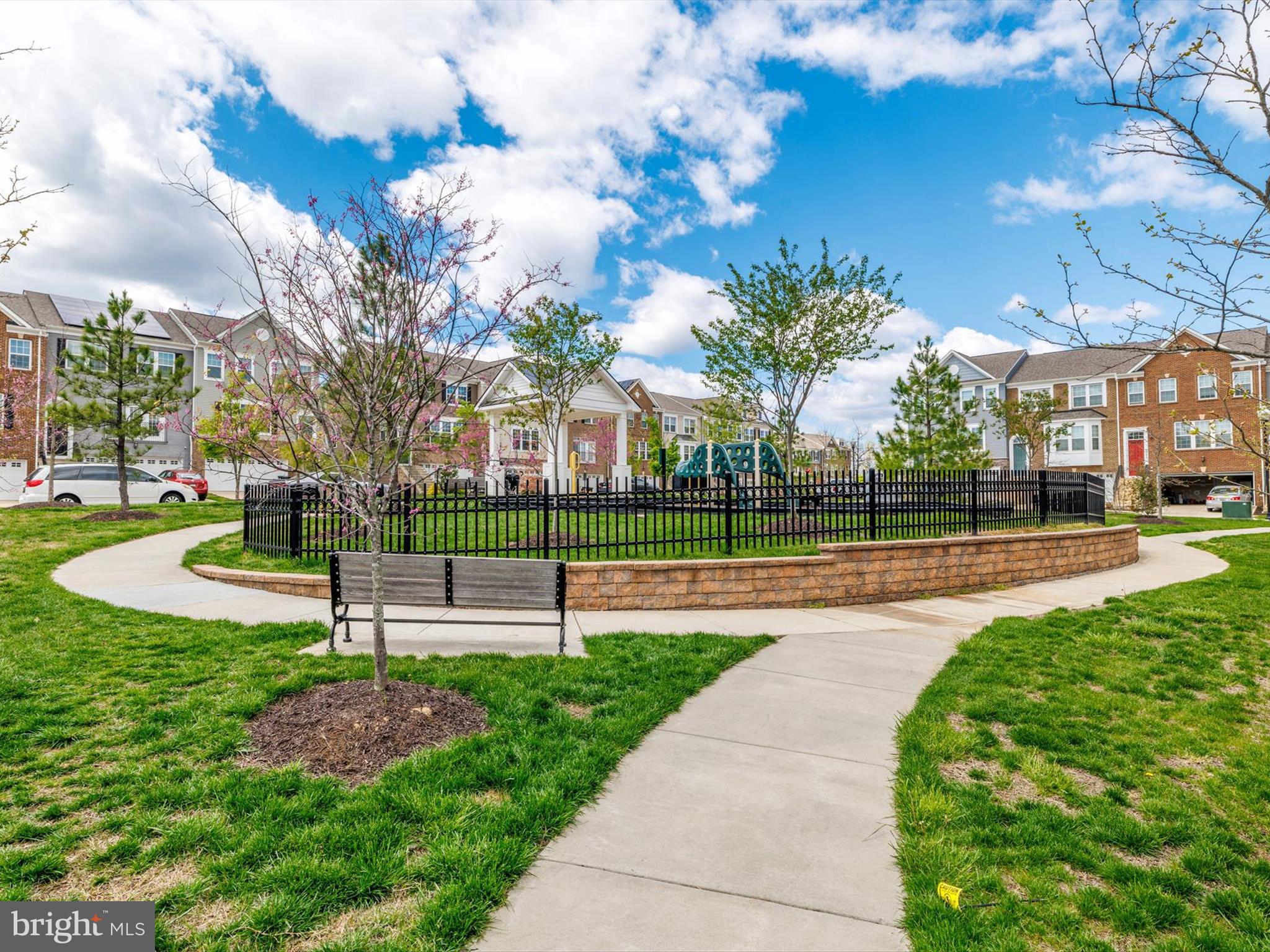 METRO POINTE - Residential