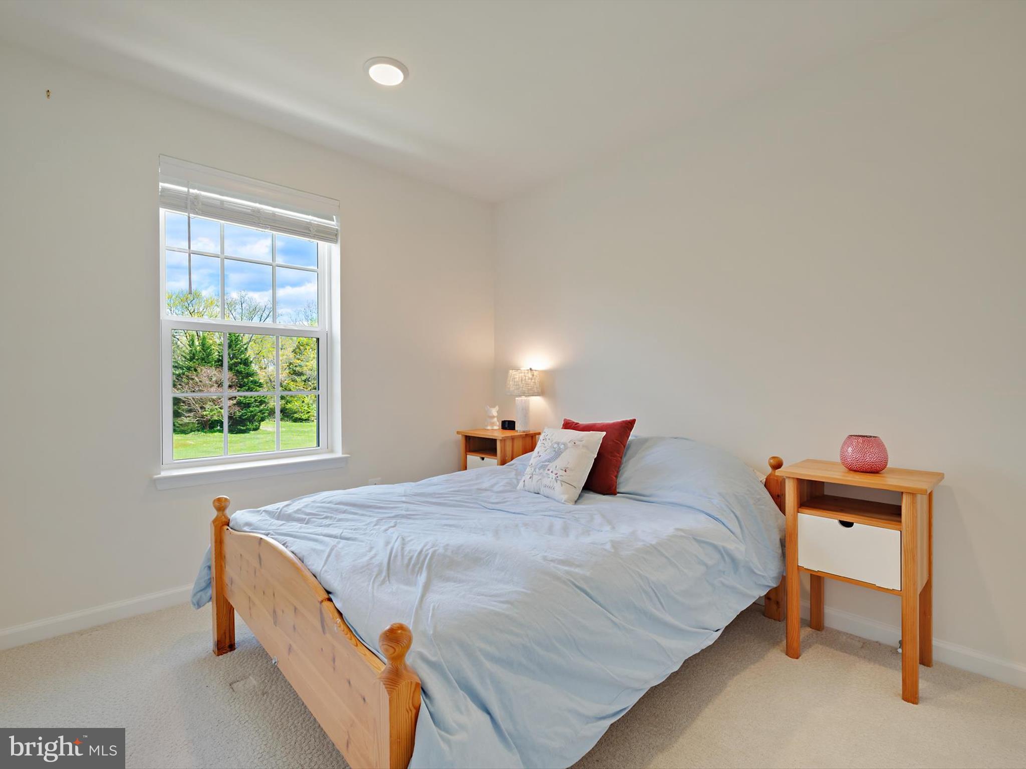 METRO POINTE - Residential