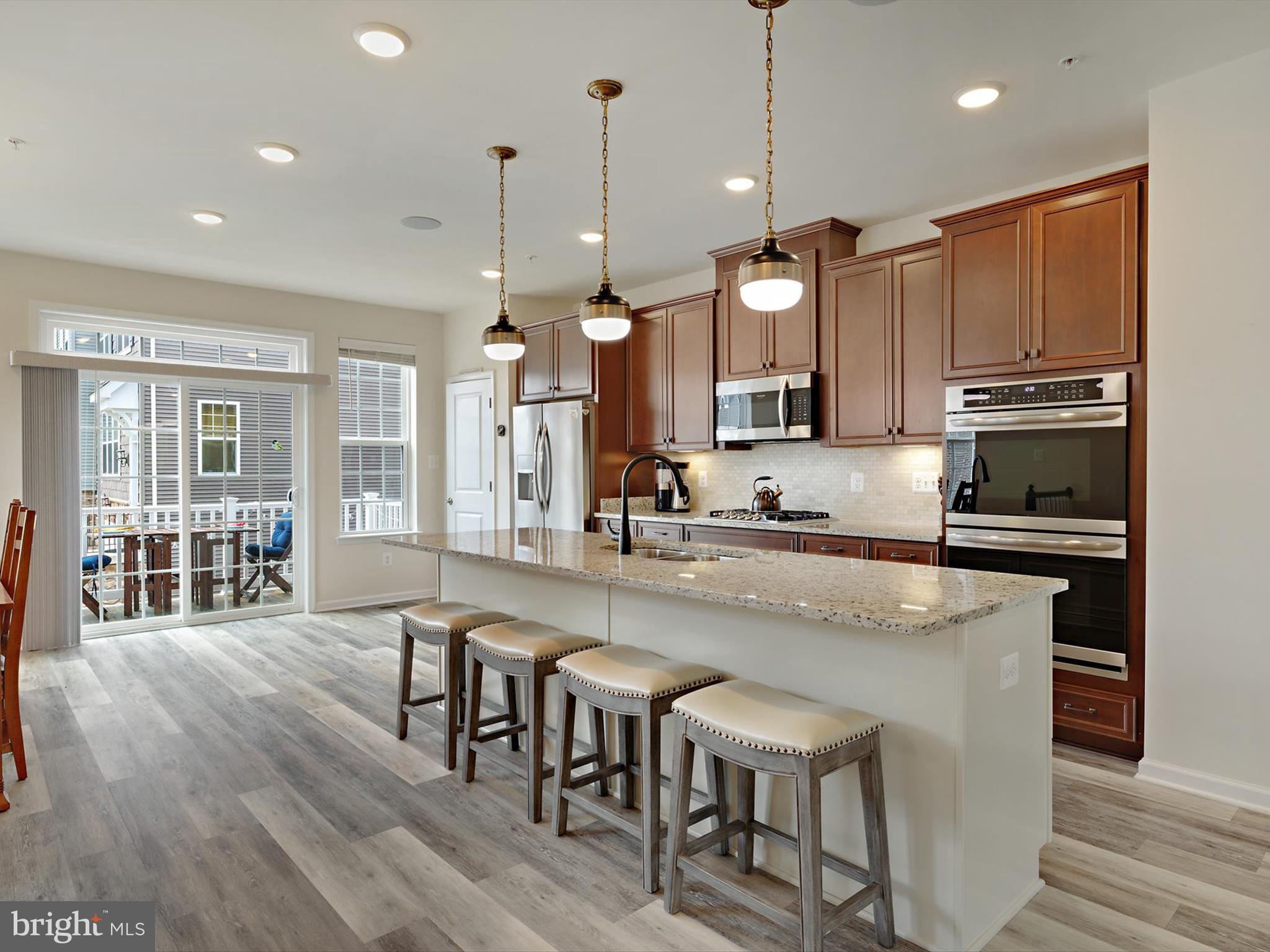 METRO POINTE - Residential