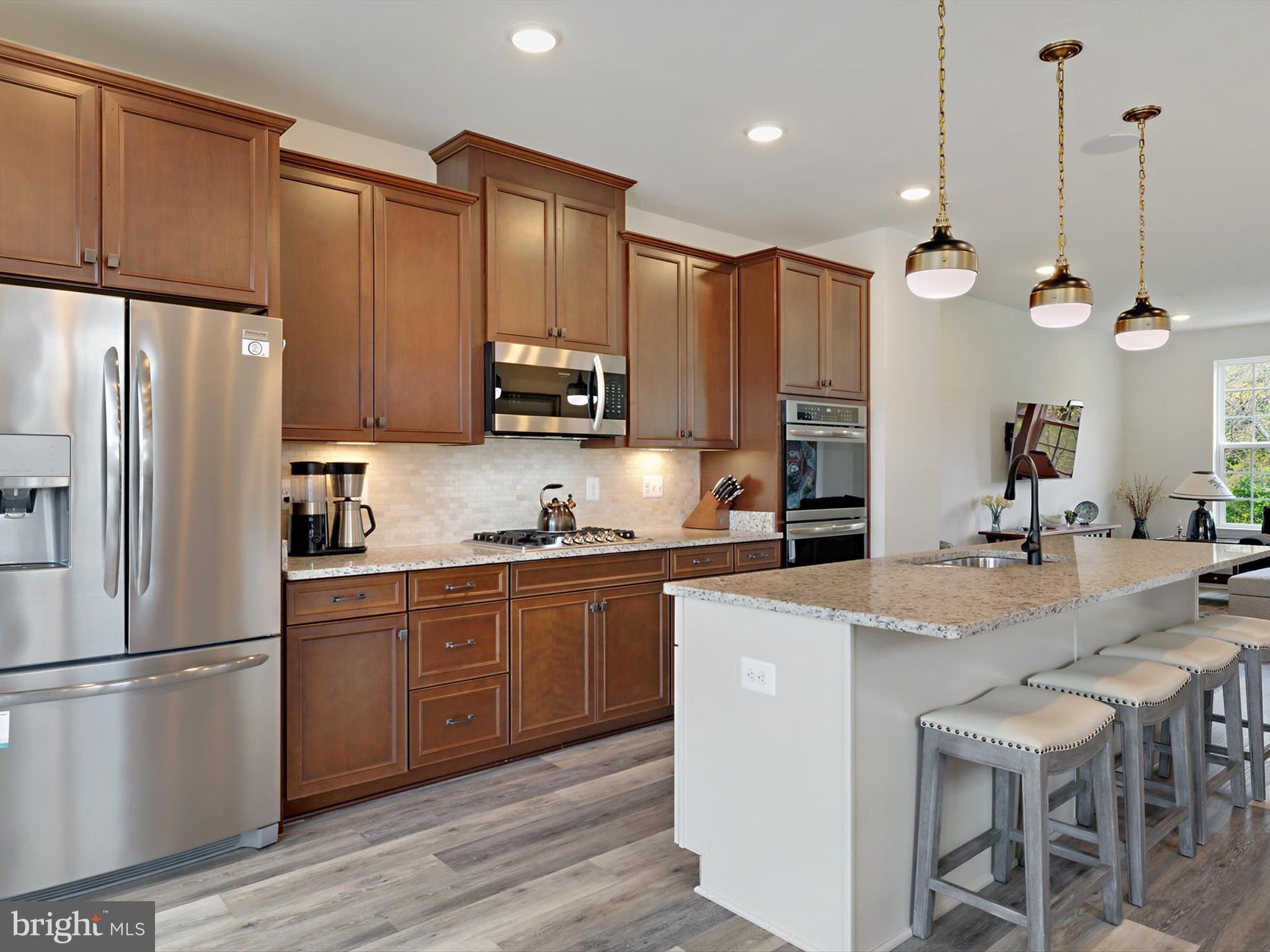 METRO POINTE - Residential