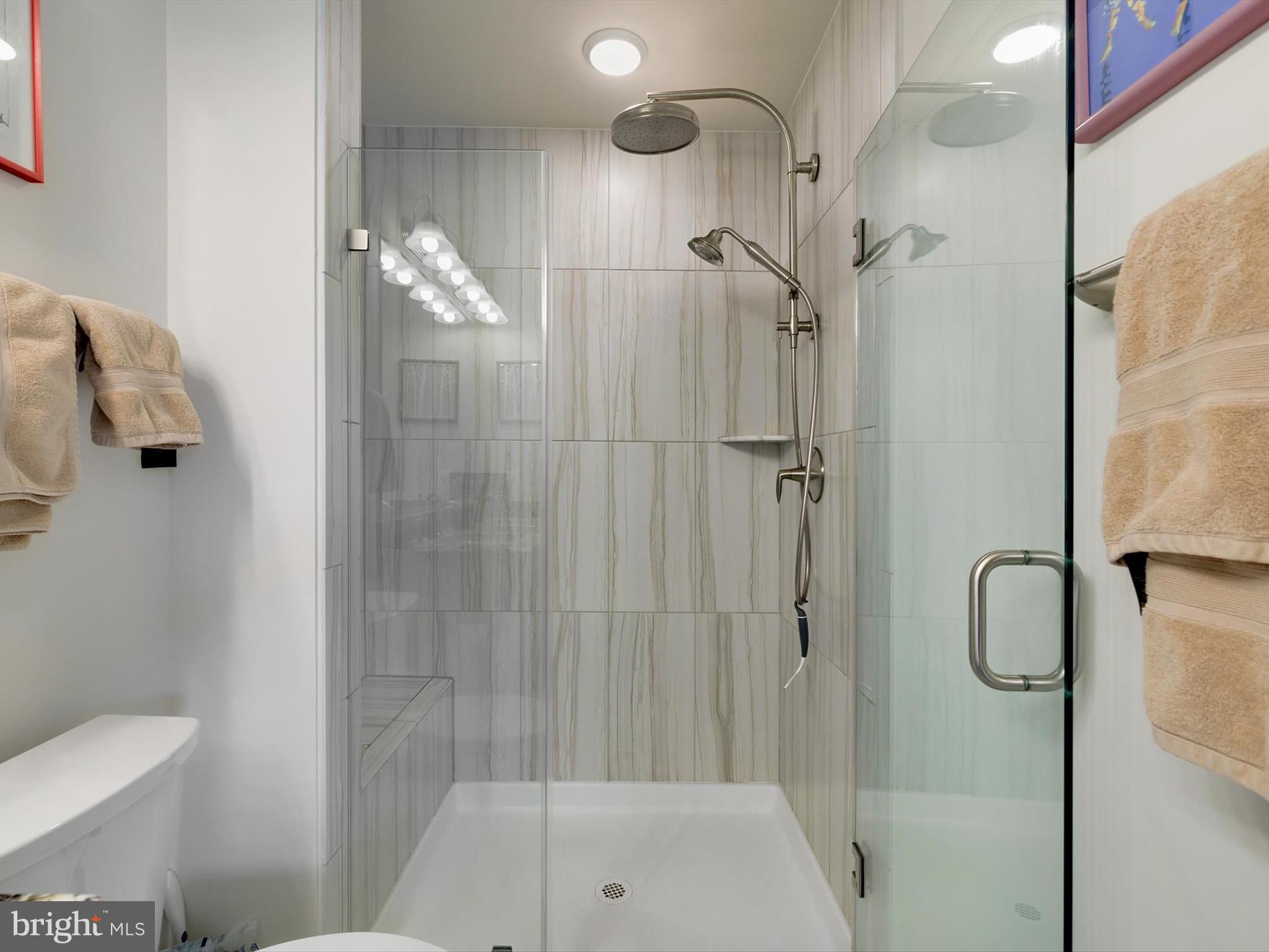 METRO POINTE - Residential