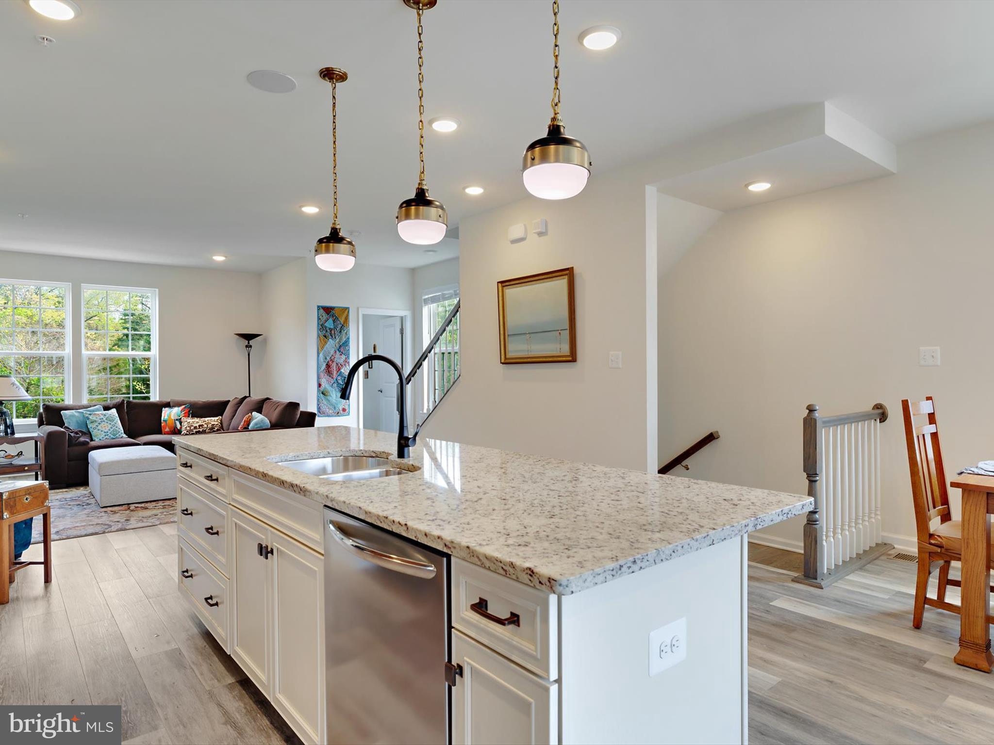 METRO POINTE - Residential