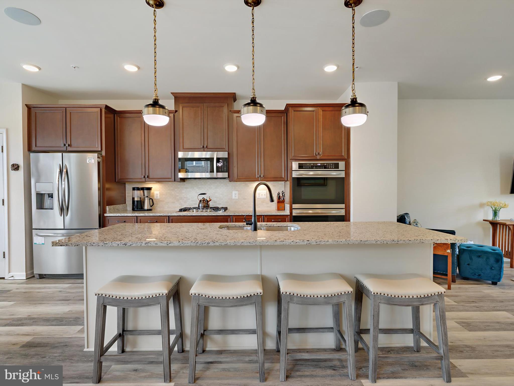 METRO POINTE - Residential