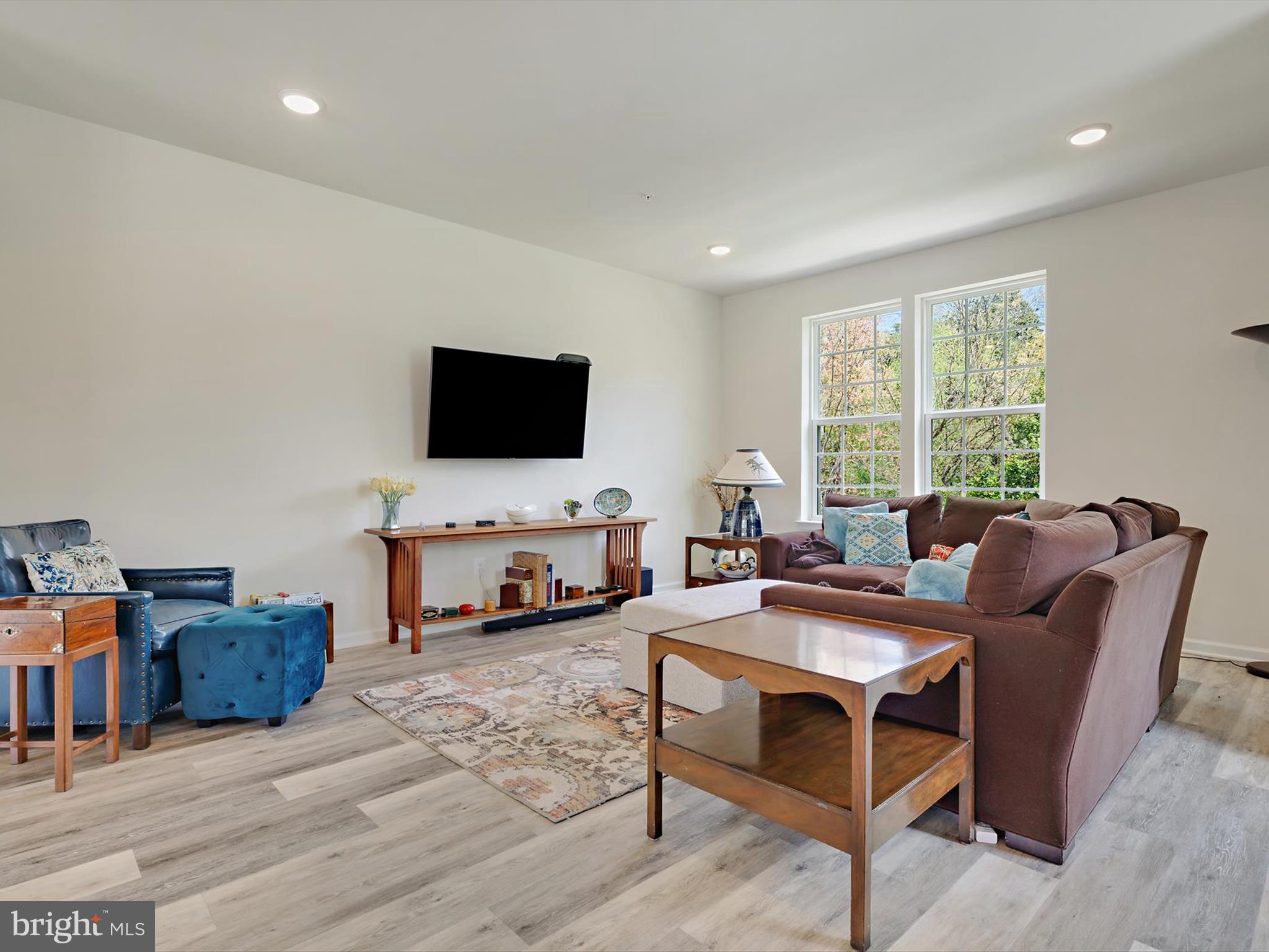 METRO POINTE - Residential