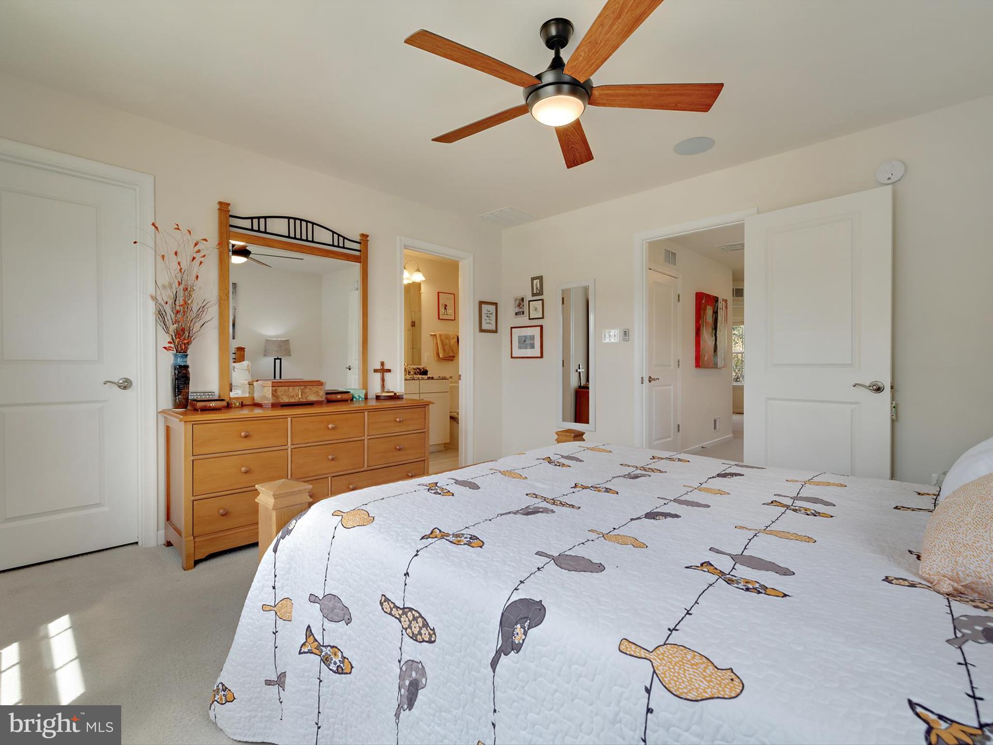 METRO POINTE - Residential