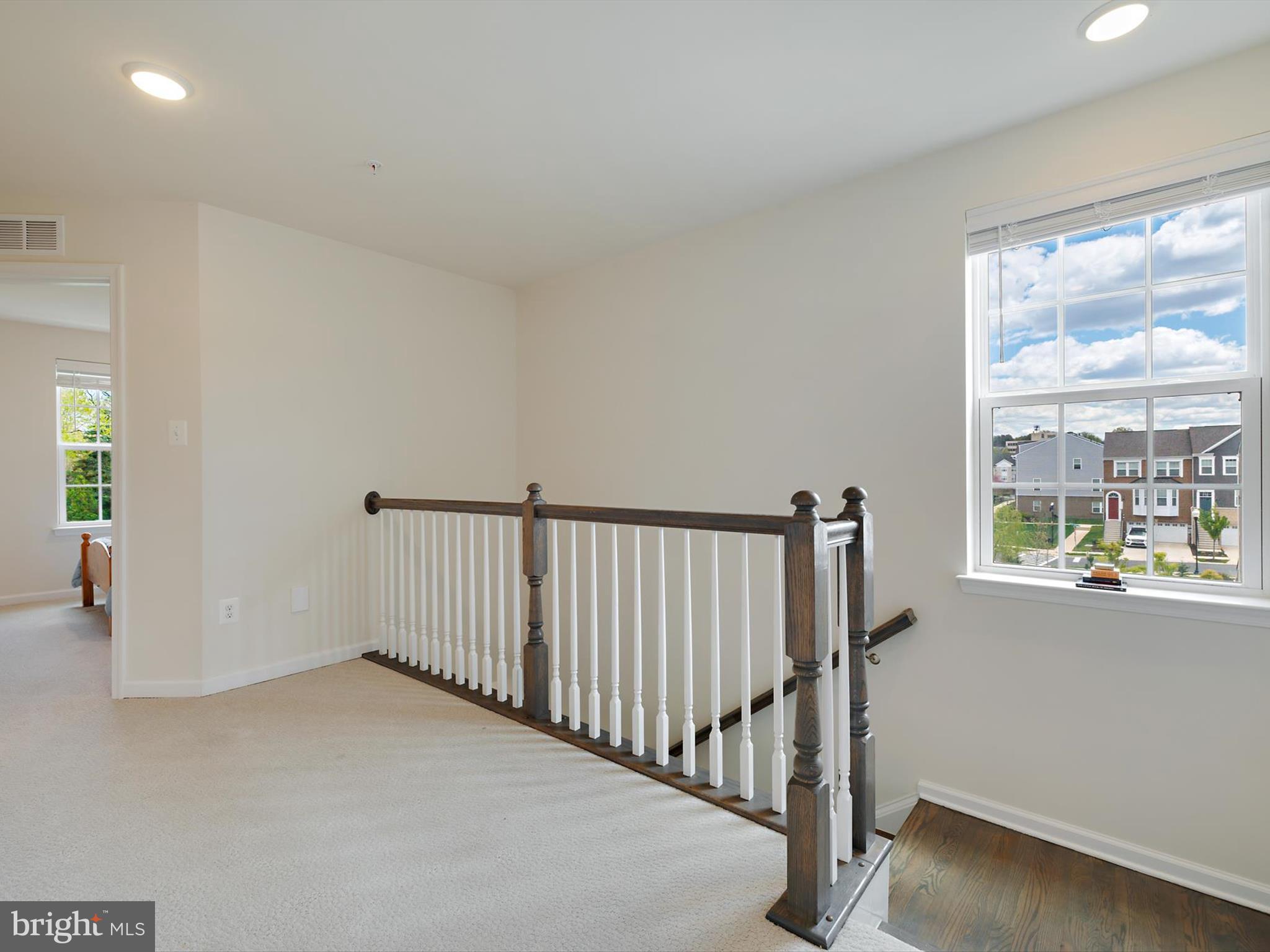 METRO POINTE - Residential