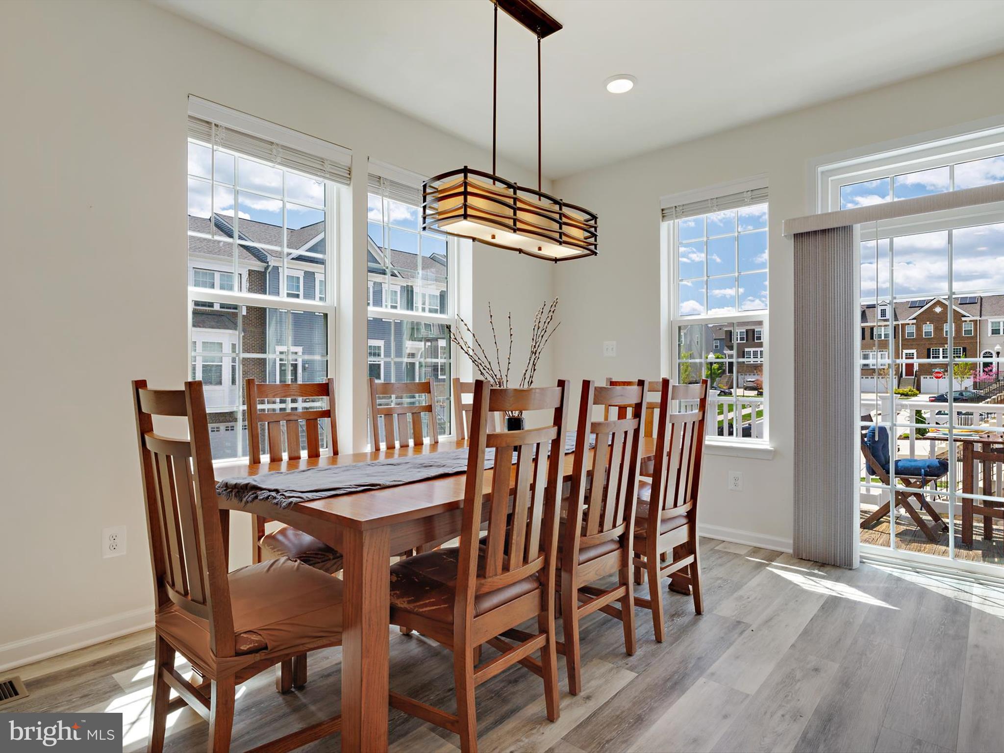 METRO POINTE - Residential