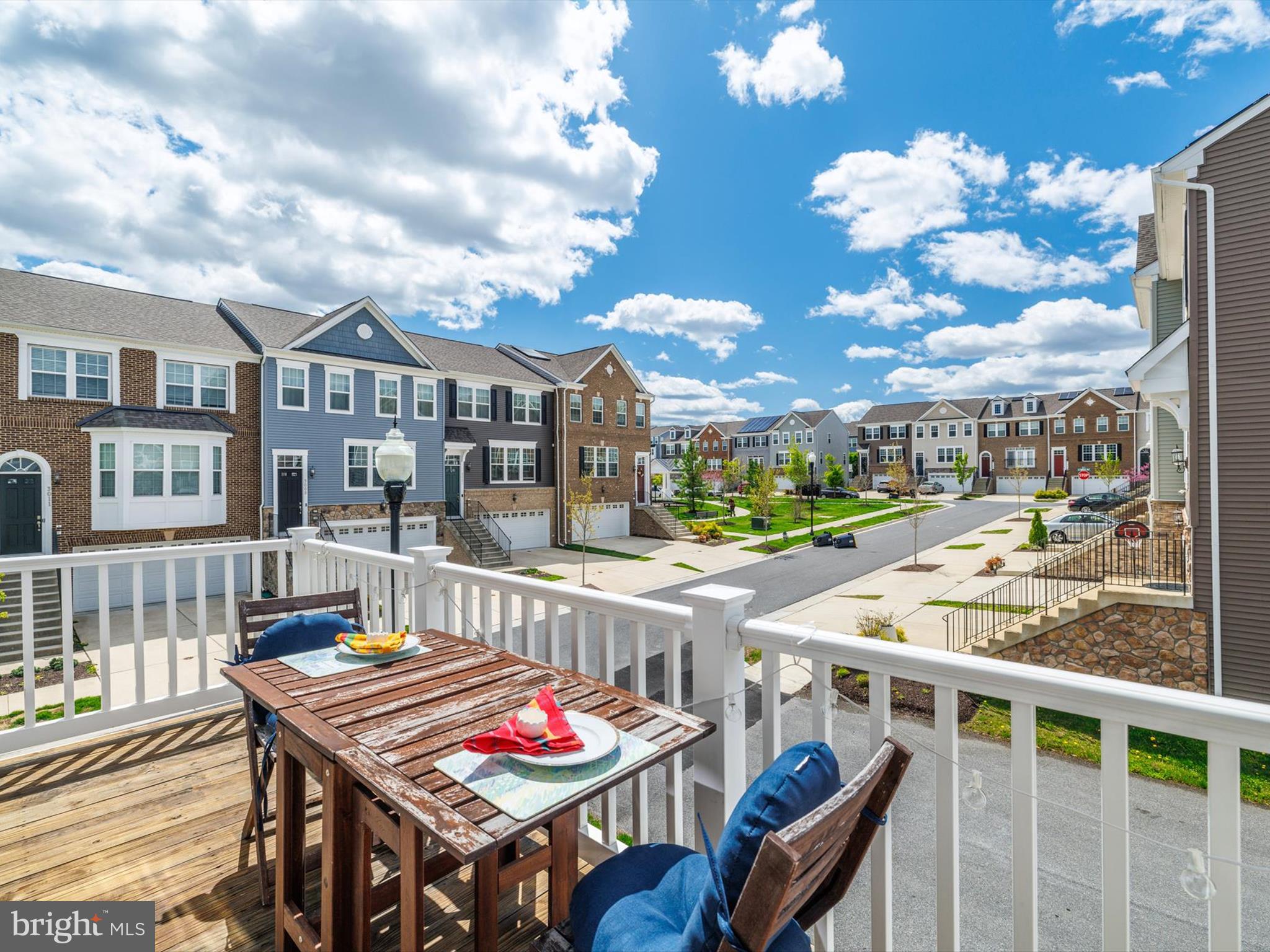 METRO POINTE - Residential