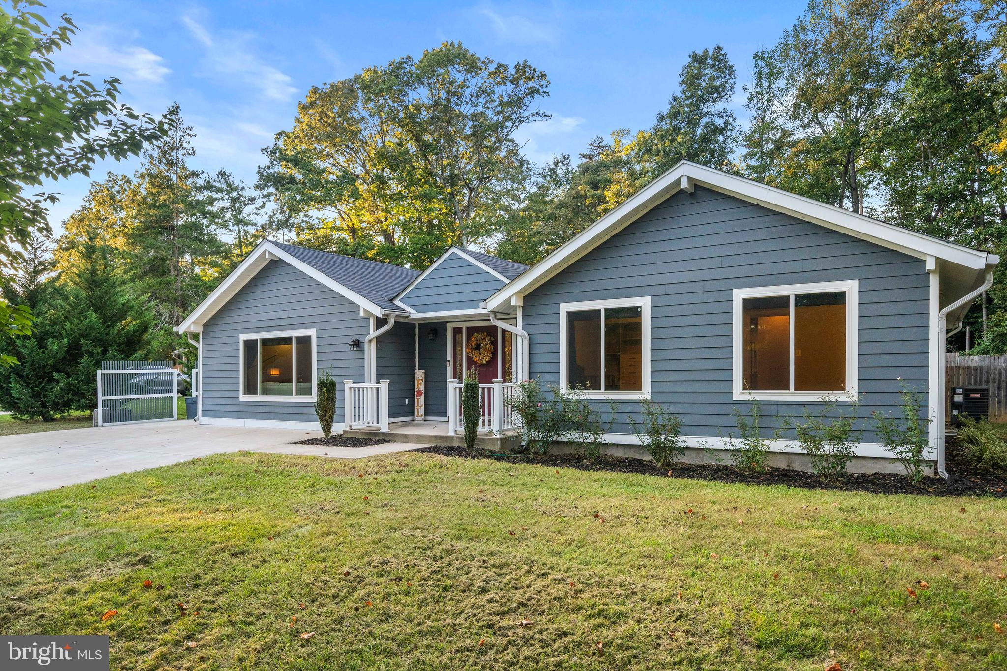 10402 HOLLYOAK PLACE
