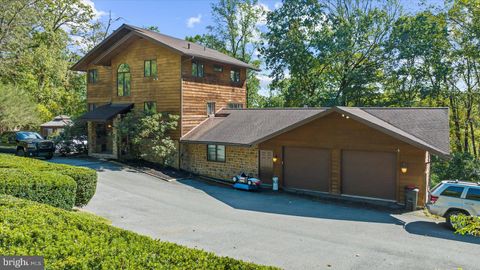 Photo of 163 Golf Ridge Road, REINHOLDS, PA 17569 (MLS # PABK2064176)
