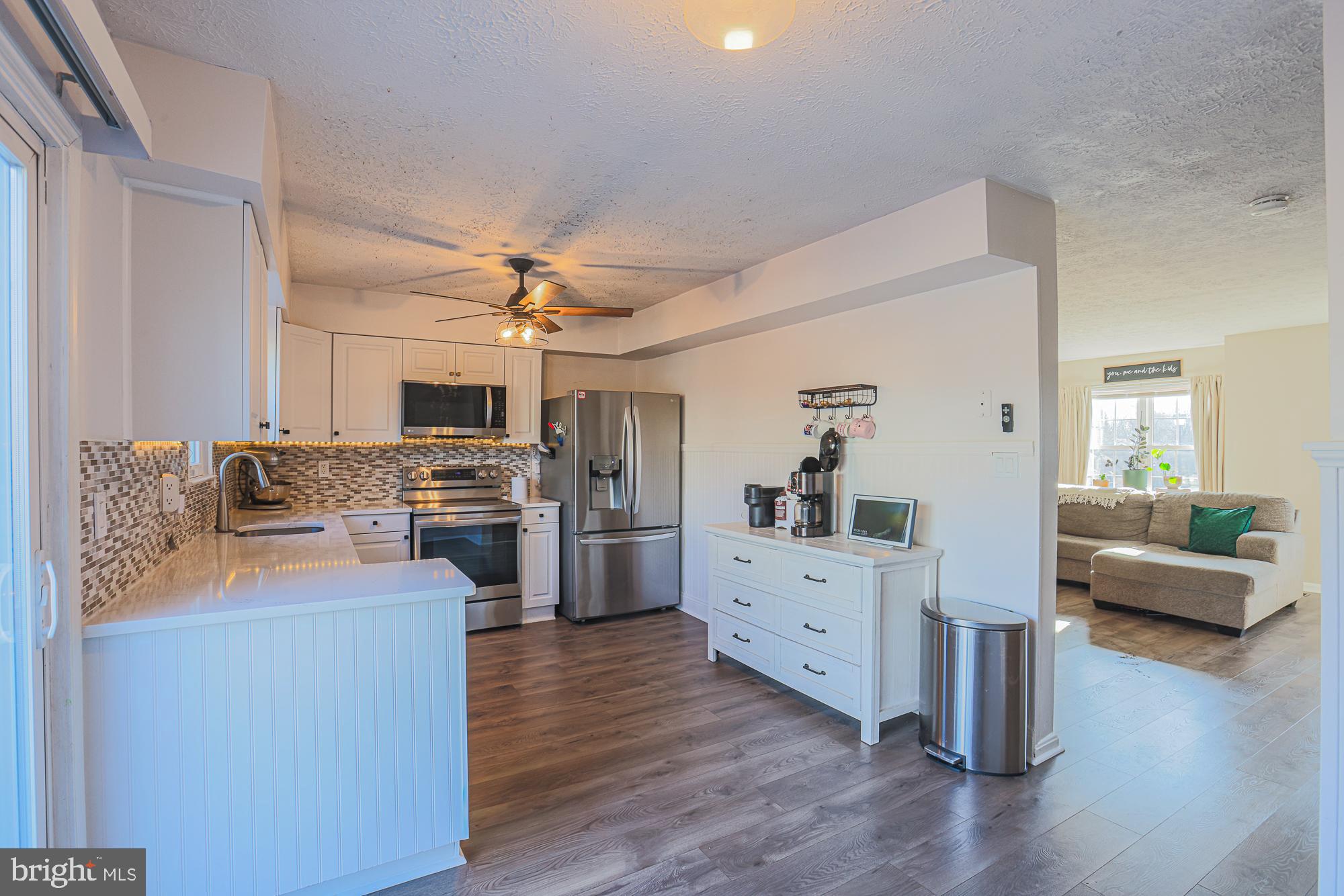 CONSTANT FRIENDSHIP - Residential