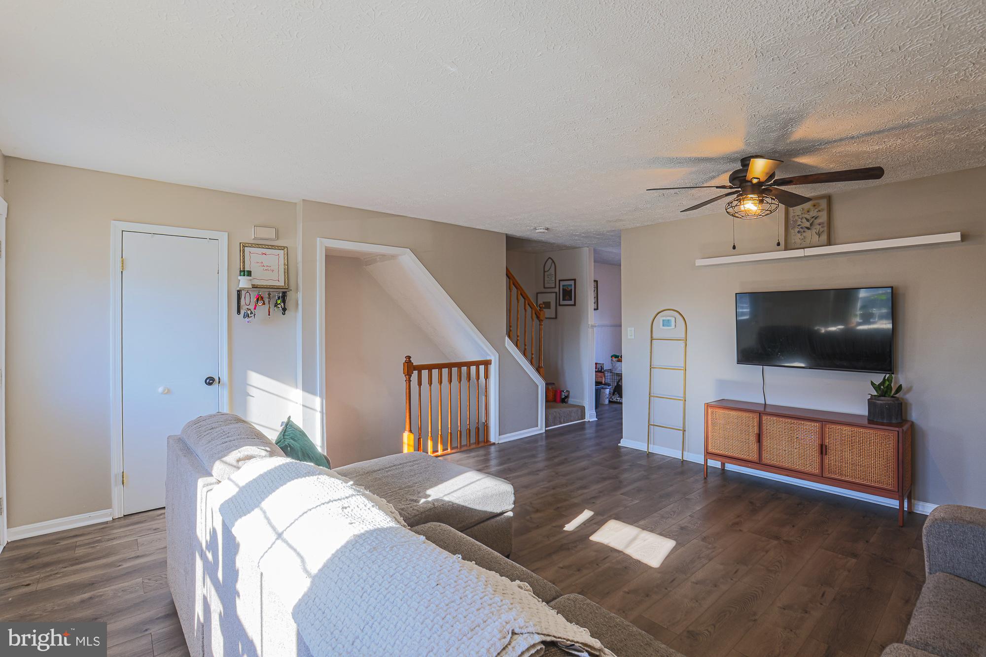 CONSTANT FRIENDSHIP - Residential