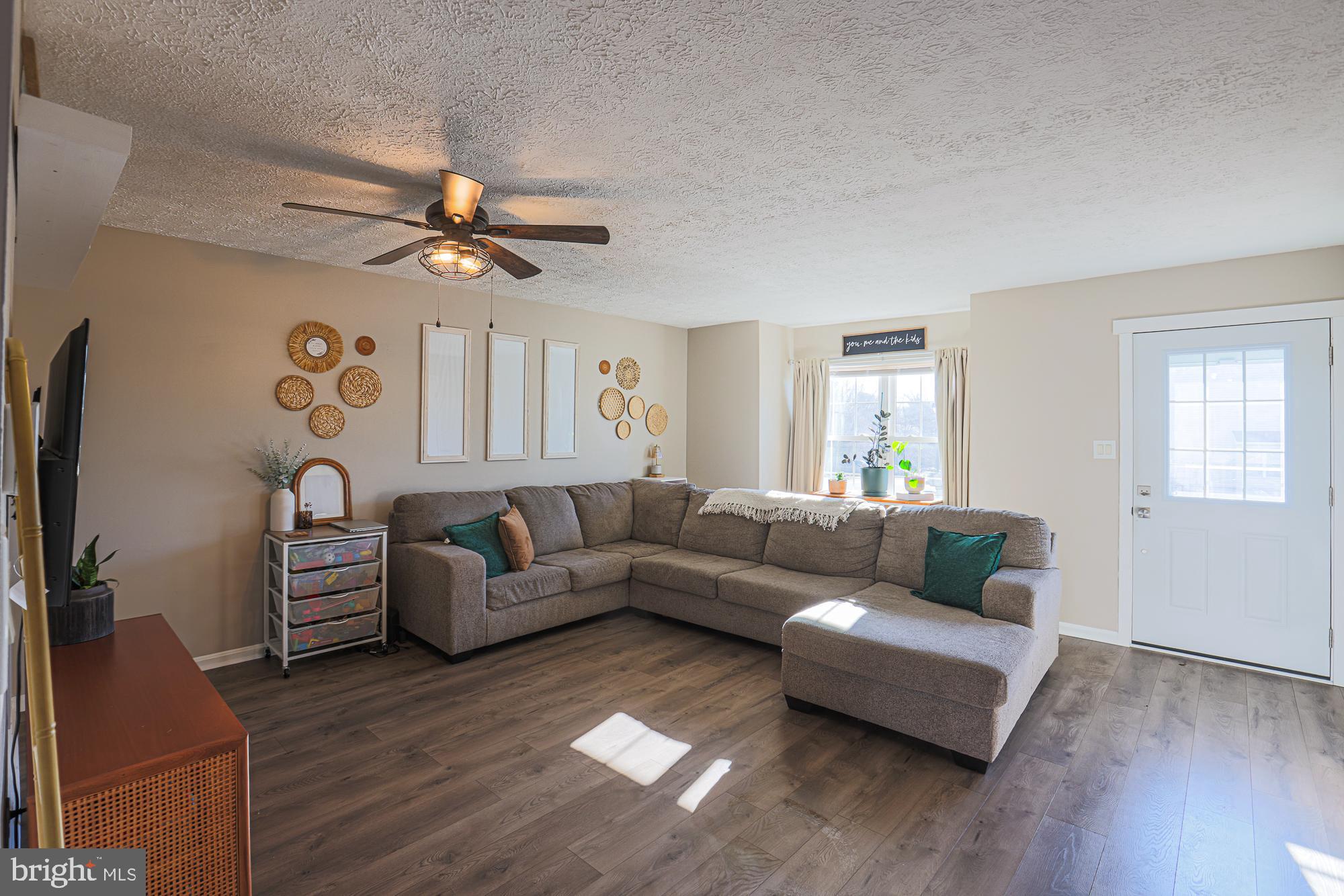 CONSTANT FRIENDSHIP - Residential