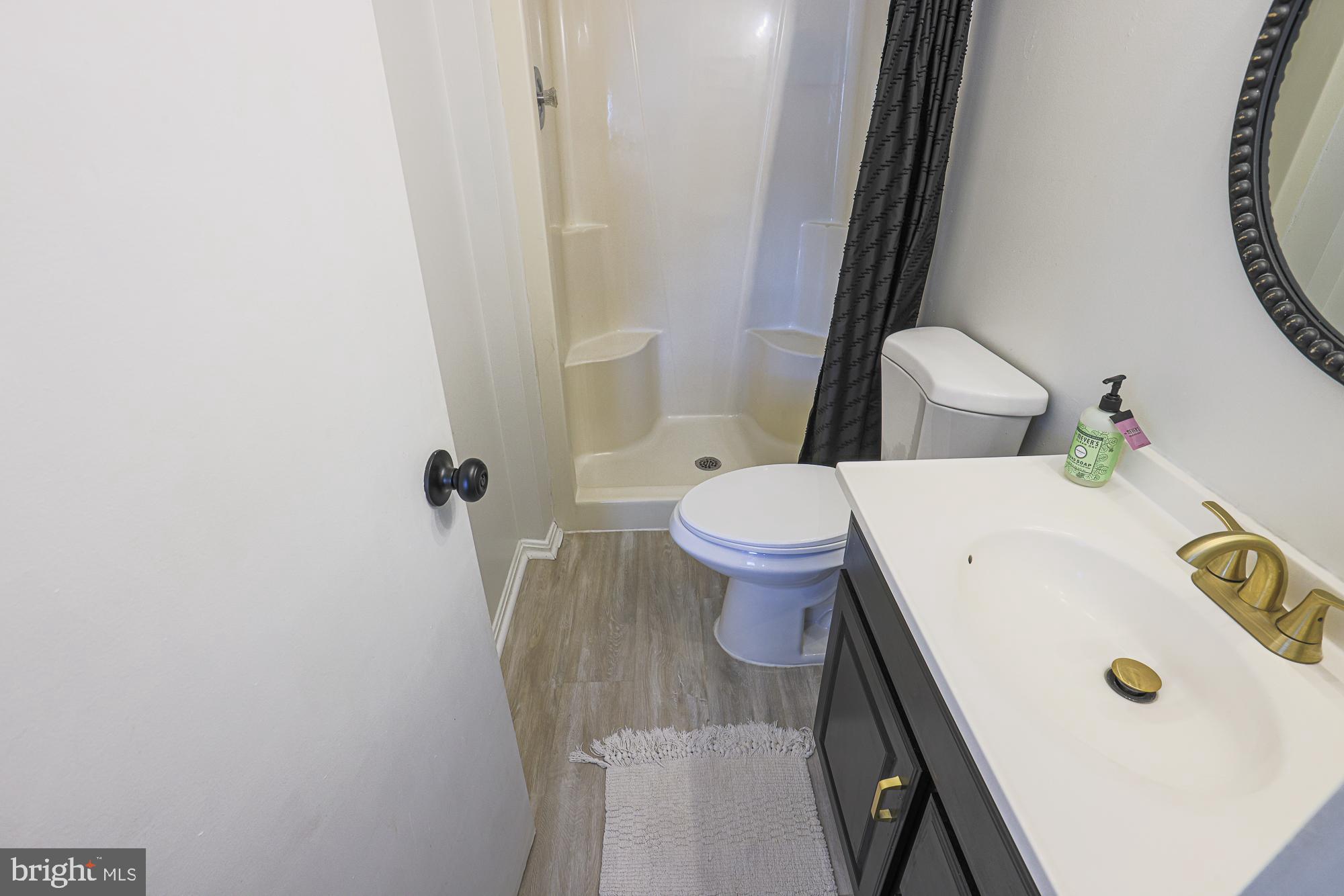 CONSTANT FRIENDSHIP - Residential