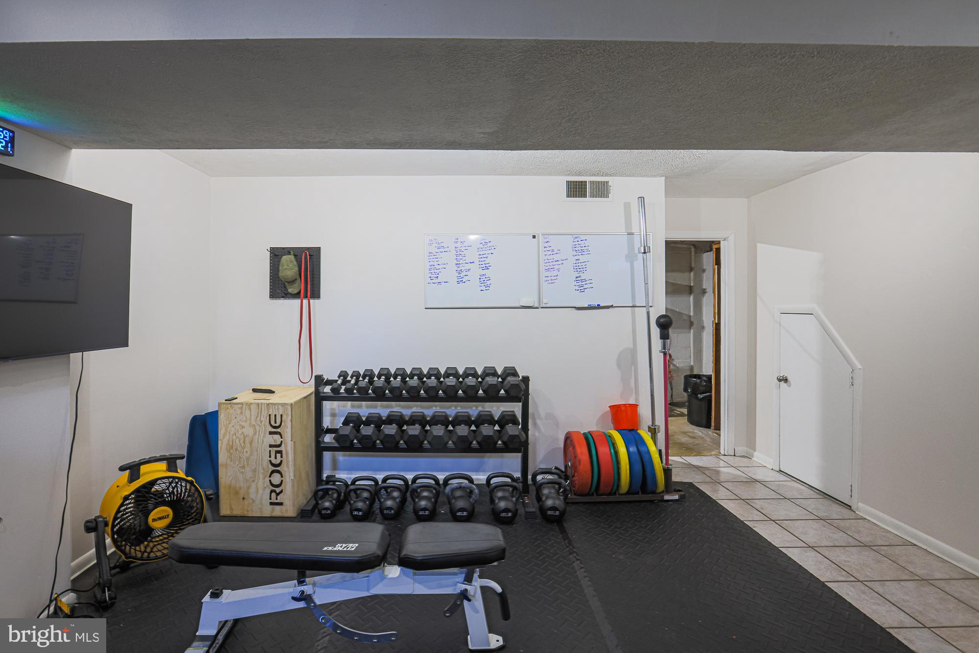 CONSTANT FRIENDSHIP - Residential