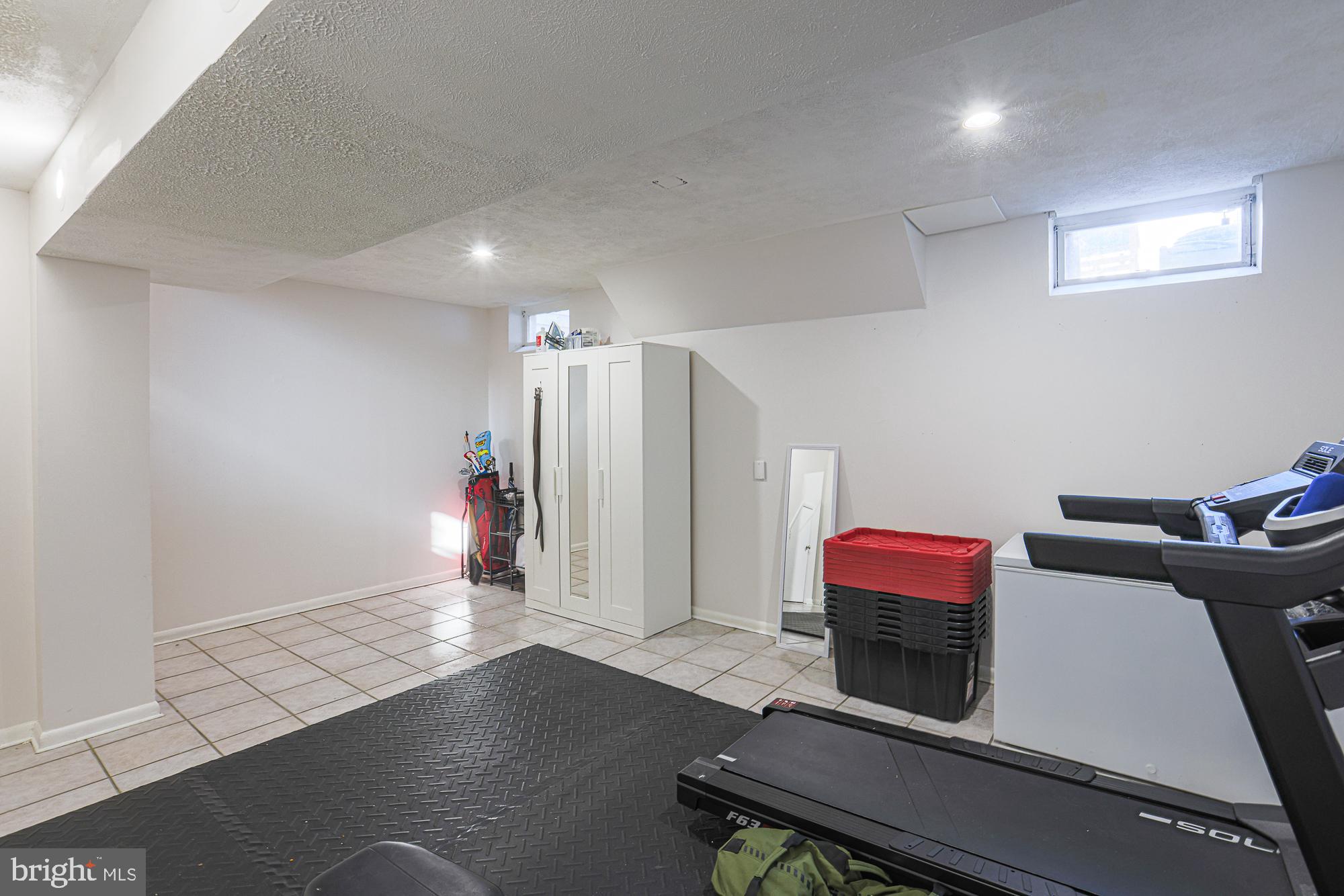 CONSTANT FRIENDSHIP - Residential