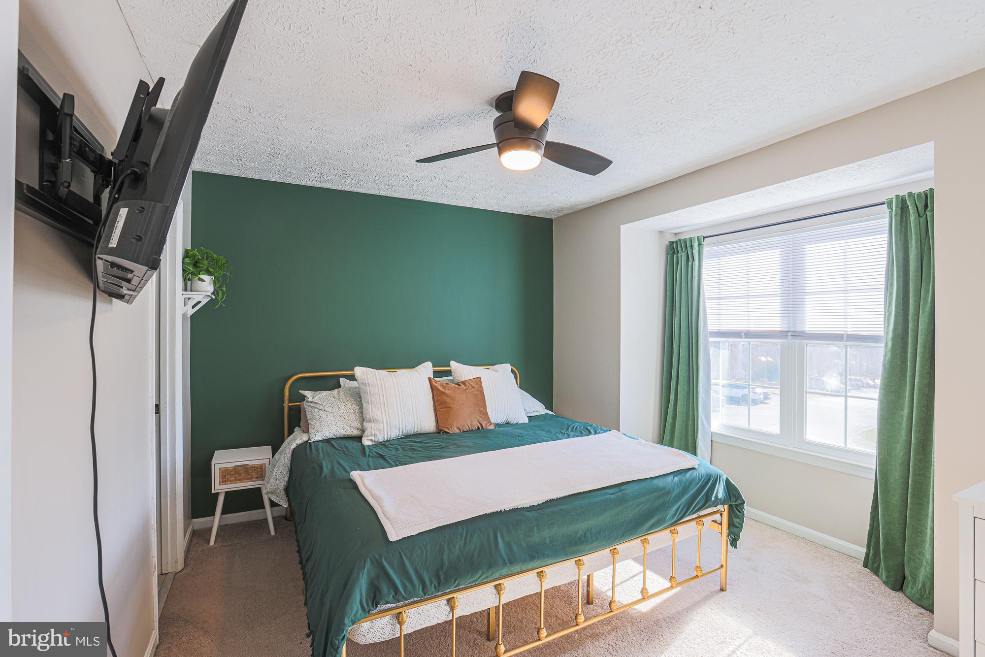 CONSTANT FRIENDSHIP - Residential