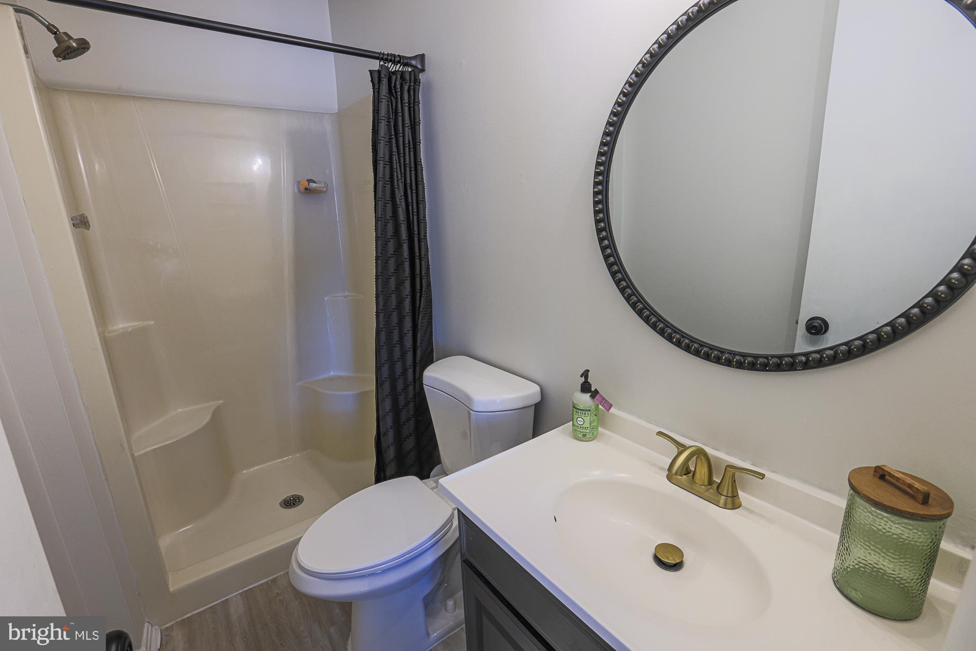 CONSTANT FRIENDSHIP - Residential