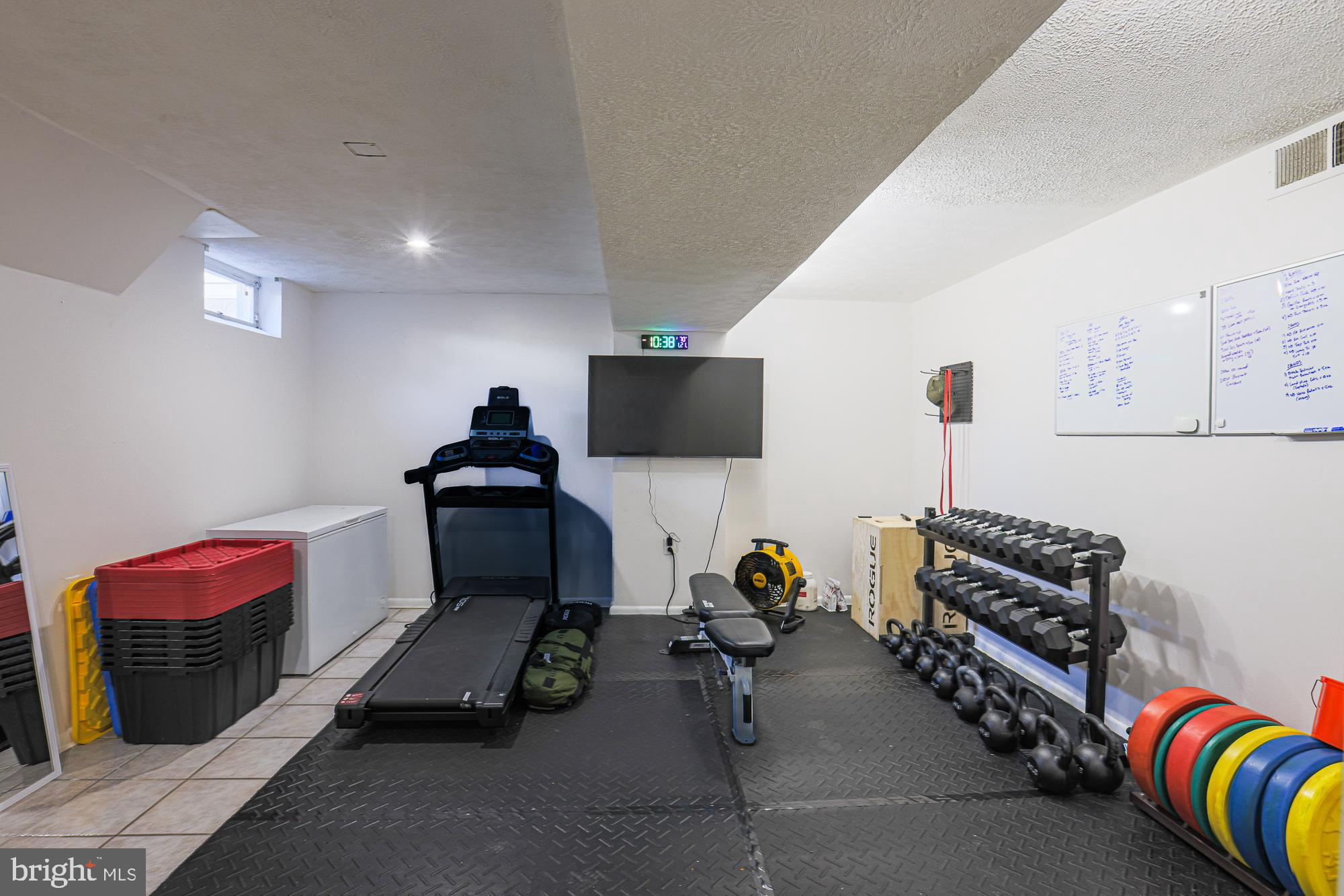 CONSTANT FRIENDSHIP - Residential